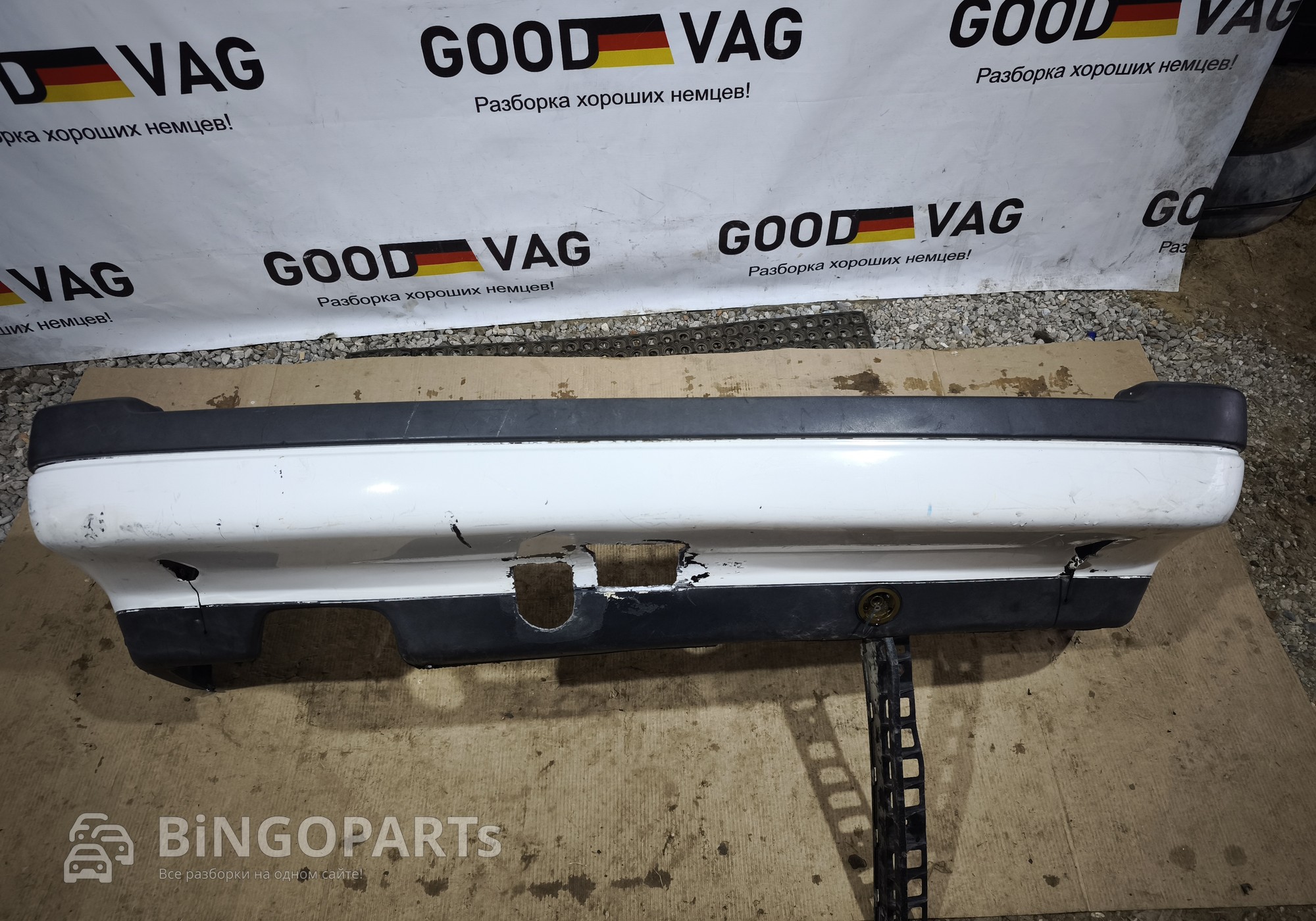 333807417B Бампер задний белый Пассат Б3 для Volkswagen Passat B3 (с 1988 по 1997)