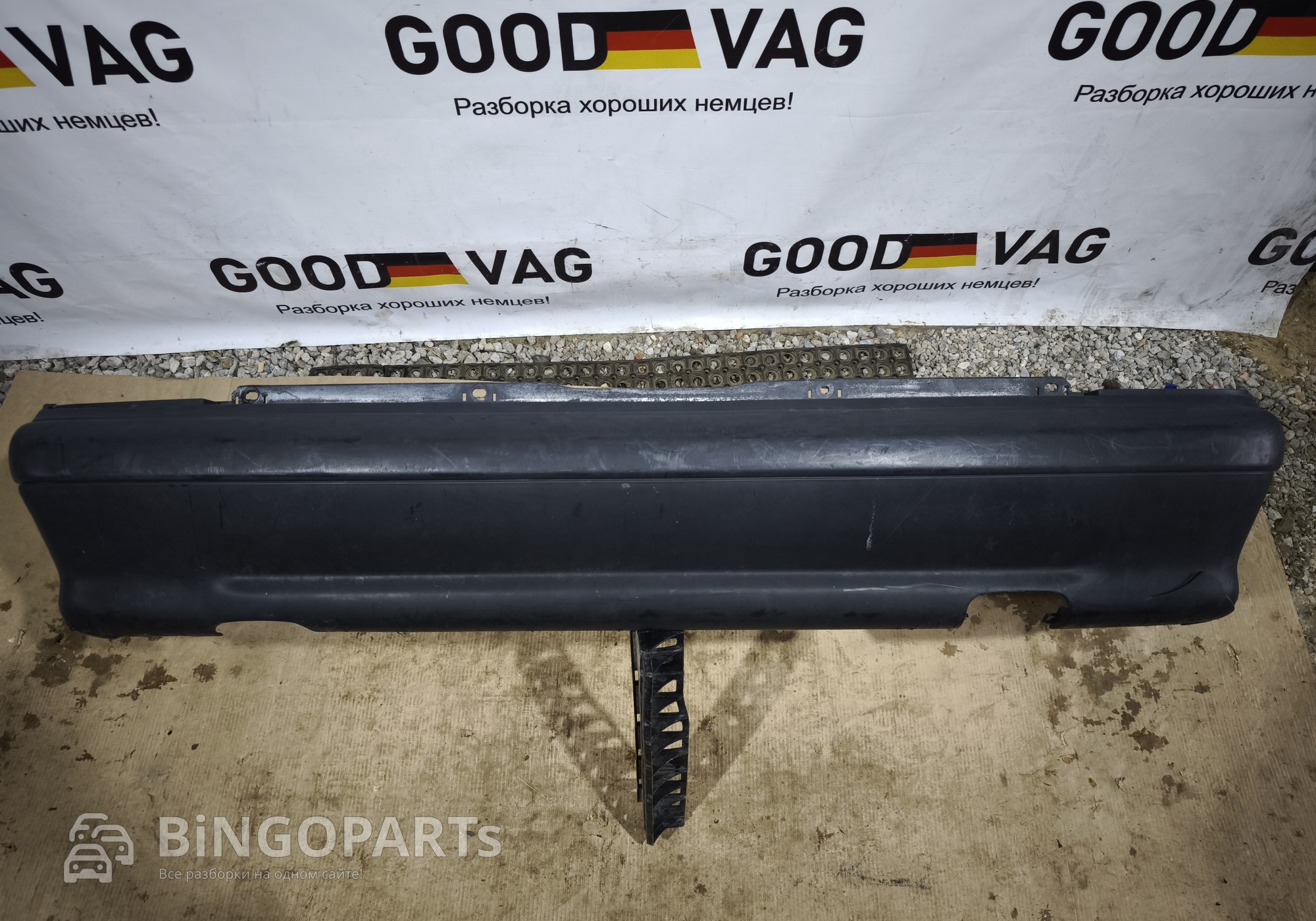 6U6807421 Бампер задний черный Фелиция 1995-1998 для Skoda Felicia (с 1994 по 2002)