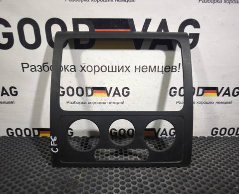2K0858061A Рамка магнитолы Кадди 3 для Volkswagen Caddy III (с 2004 по 2015)