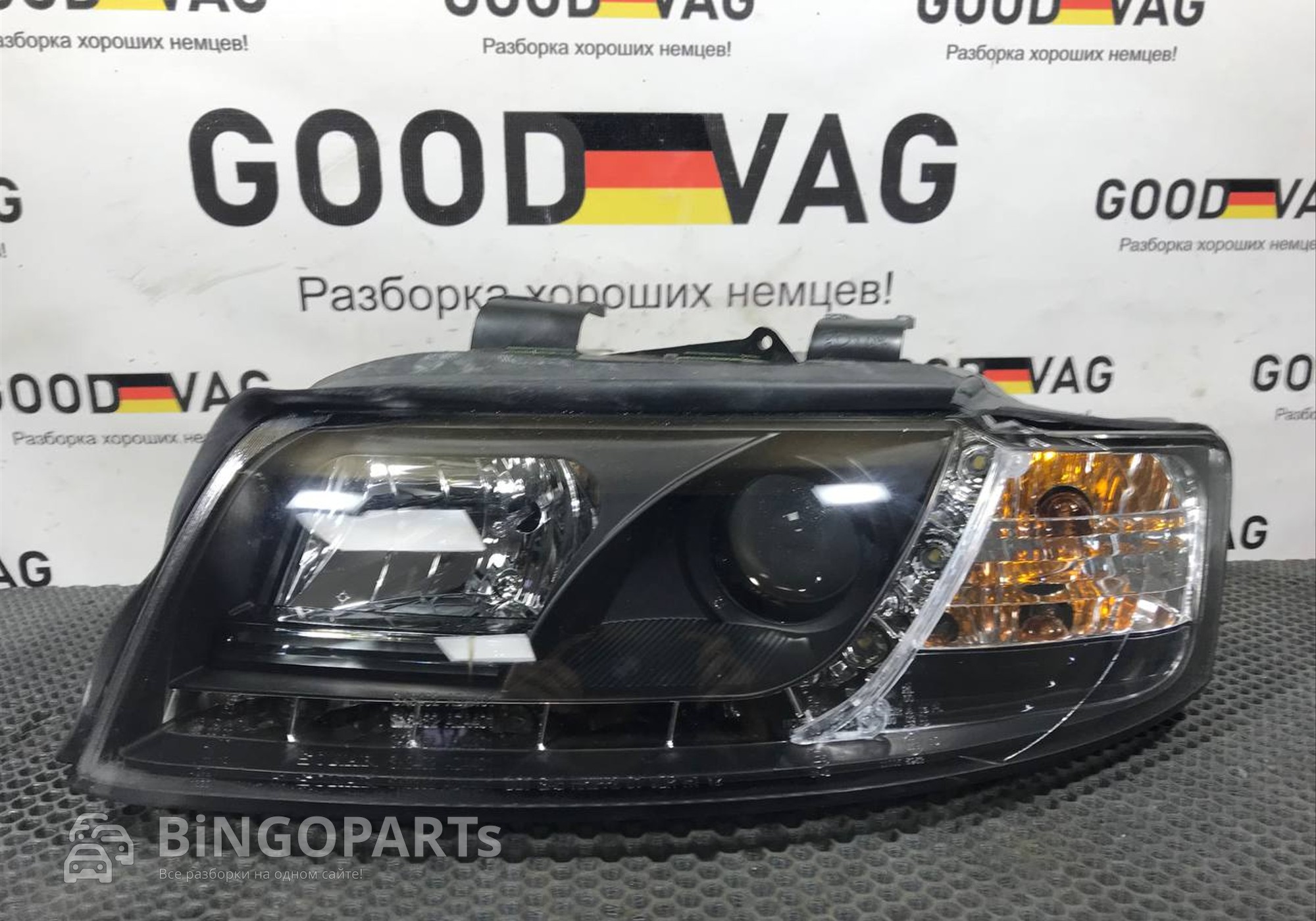 Фара левая для Audi A4 B6 (с 2000 по 2004)