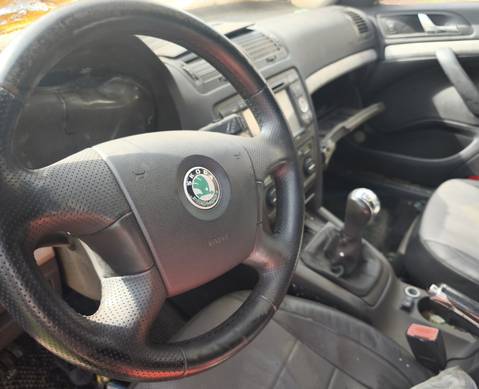 1Z0880201AM Подушка безопасности в руль для Skoda Octavia II (с 2004 по 2013)