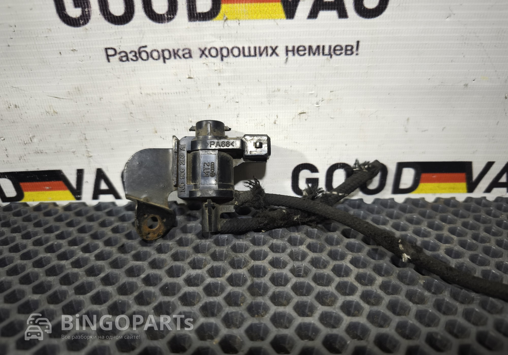 1J0906283A Клапан рециркуляции выхлопных газов для Volkswagen Golf IV (с 1998 по 2006)