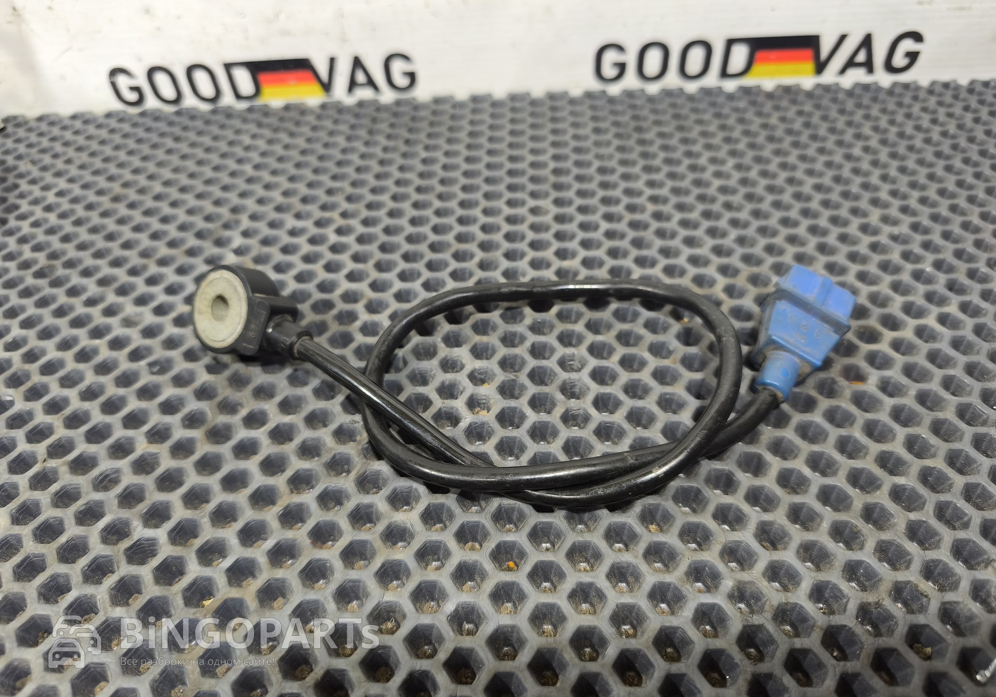 054905377 Датчик детонации BOSCH (короткий) для Volkswagen Passat B4 (с 1993 по 1997)