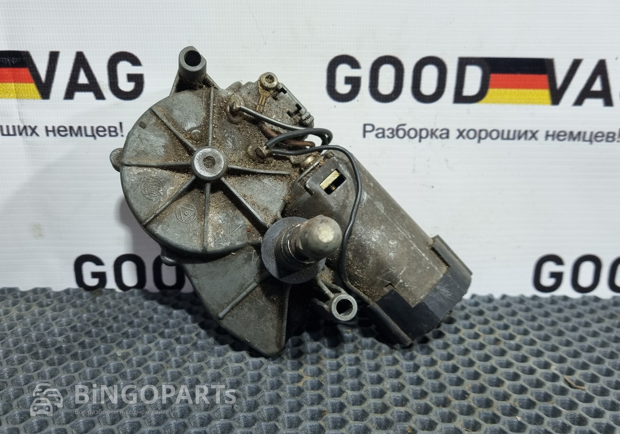333955713B Моторчик стеклоочистителя для Volkswagen Passat B3 (с 1988 по 1997)