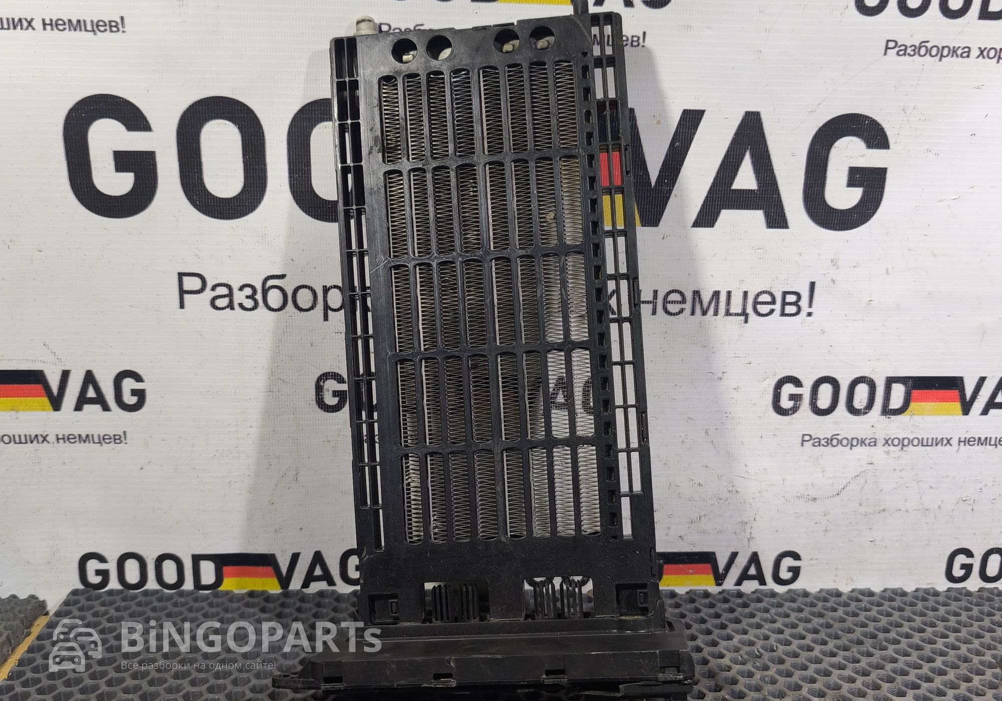 4H0819011 Радиатор отопителя (печки)