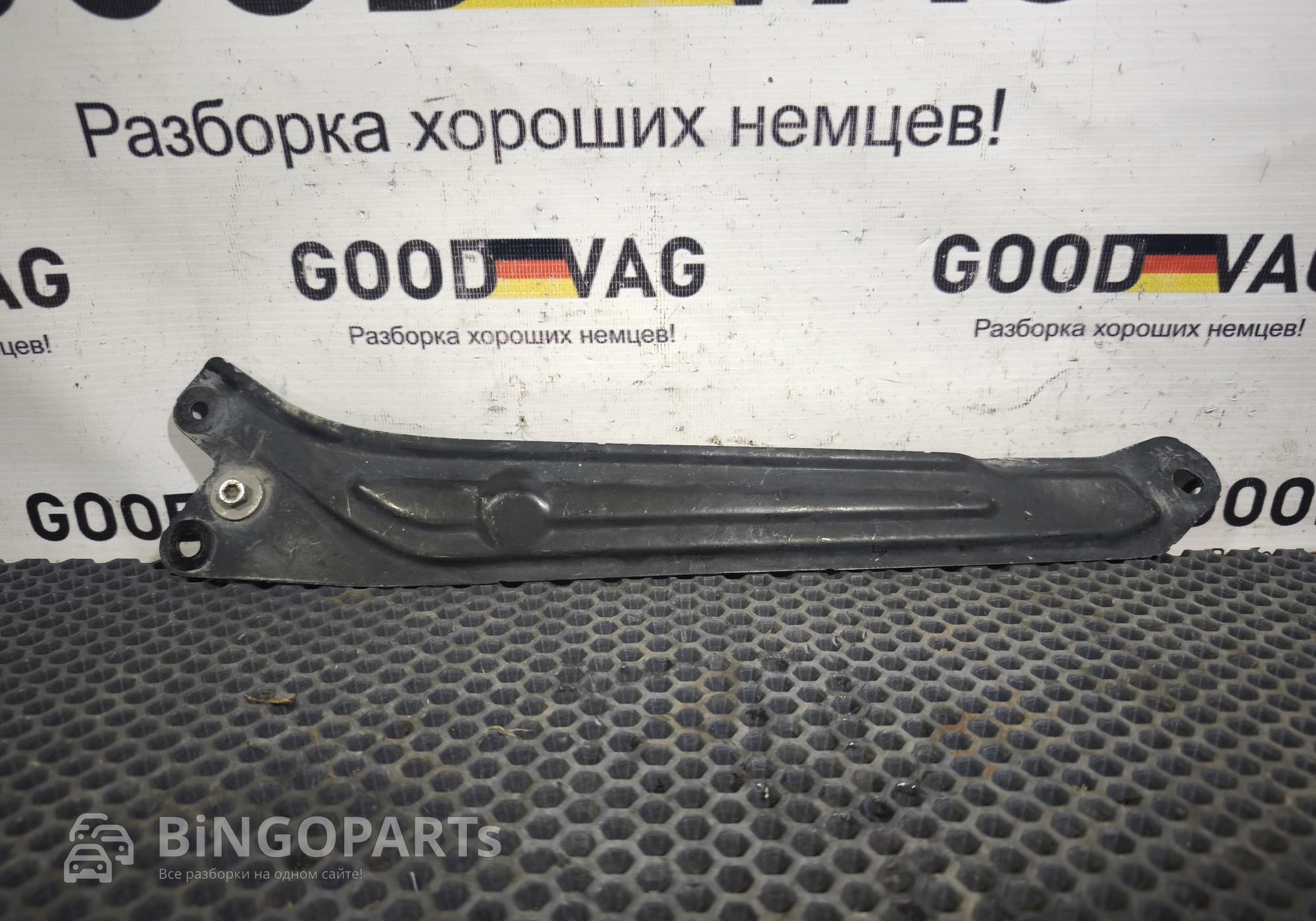 5L0805932 Кронштейн передней панели правый для Skoda Yeti (с 2009 по 2018)