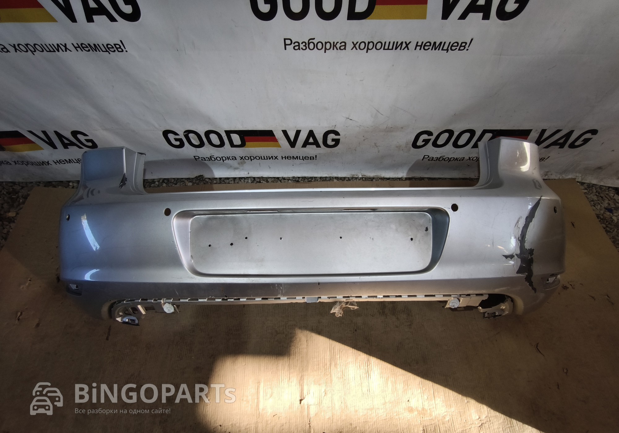 5K6807421 Бампер задний серебристый Гольф 6 (5K) 2009-2012 для Volkswagen Golf VI (с 2009 по 2012)