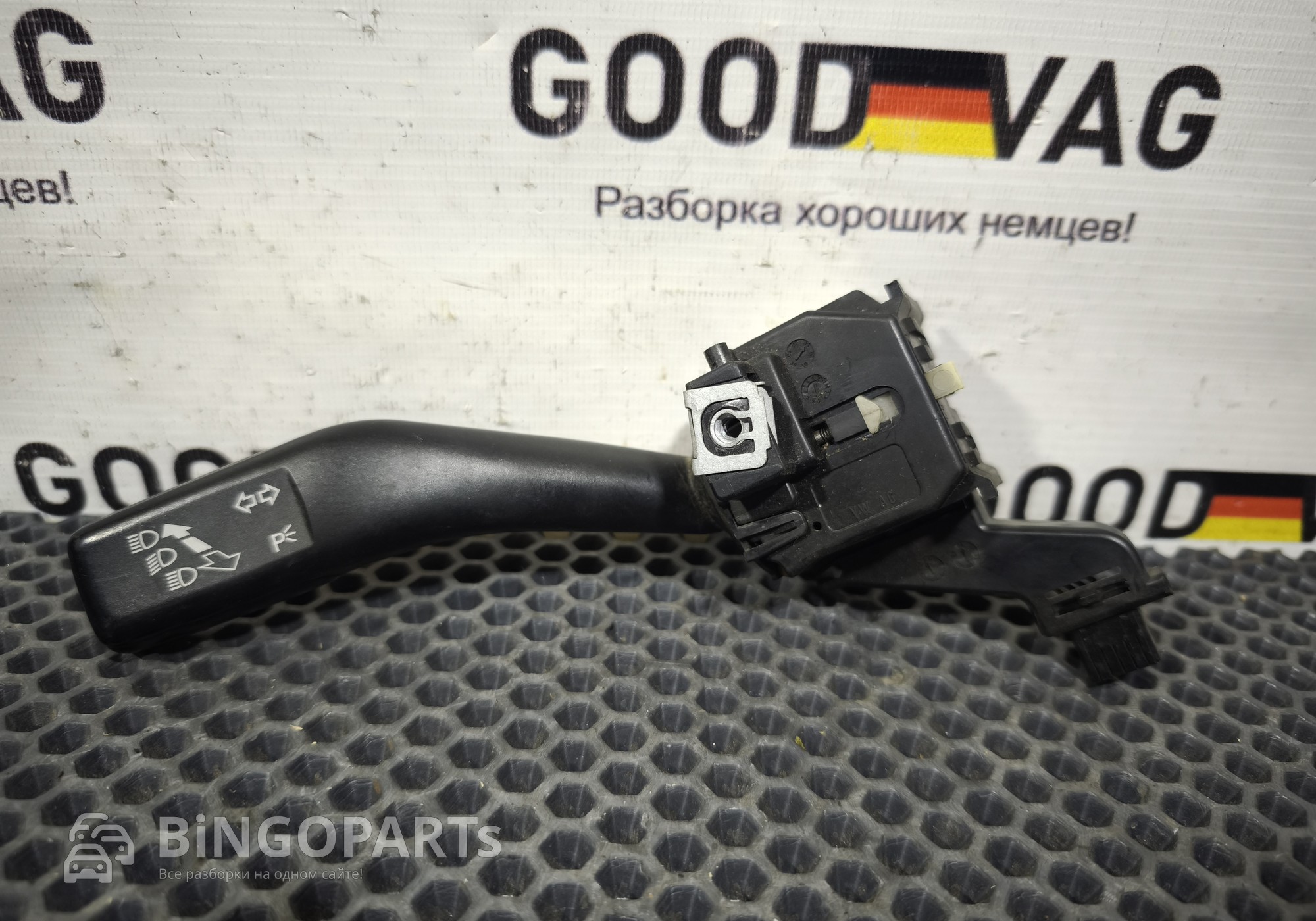 1K0953513E Переключатель подрулевой левый для Volkswagen Golf