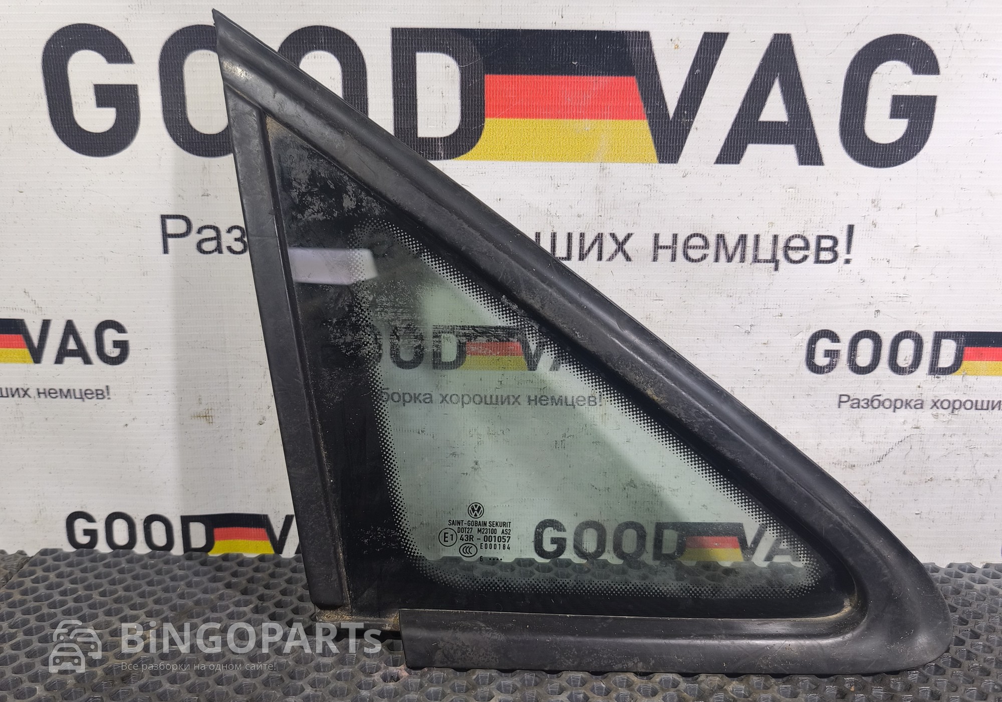 2K0845412F Стекло кузовное глухое переднее правое для Volkswagen Caddy III (с 2004 по 2015)