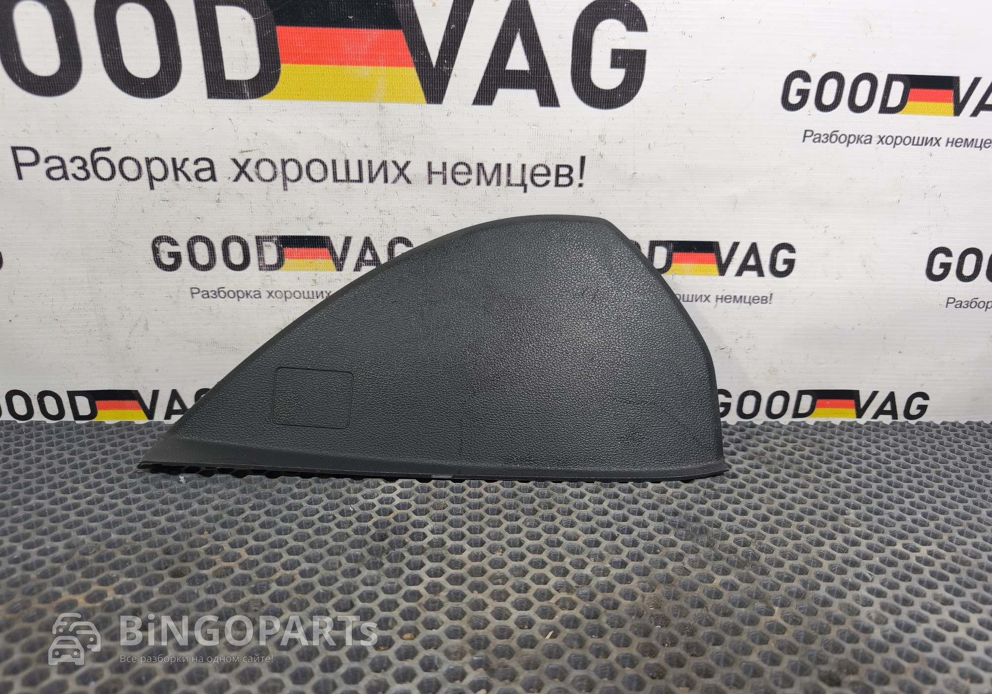 5E0857504 Боковая накладка торпедо правая для Skoda Octavia III (с 2012)