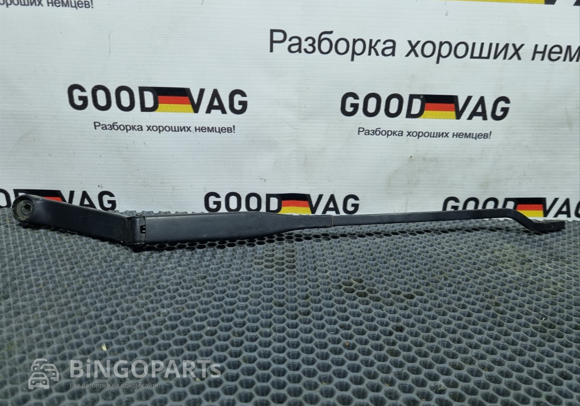 893955407C Поводок стеклоочистителя левый