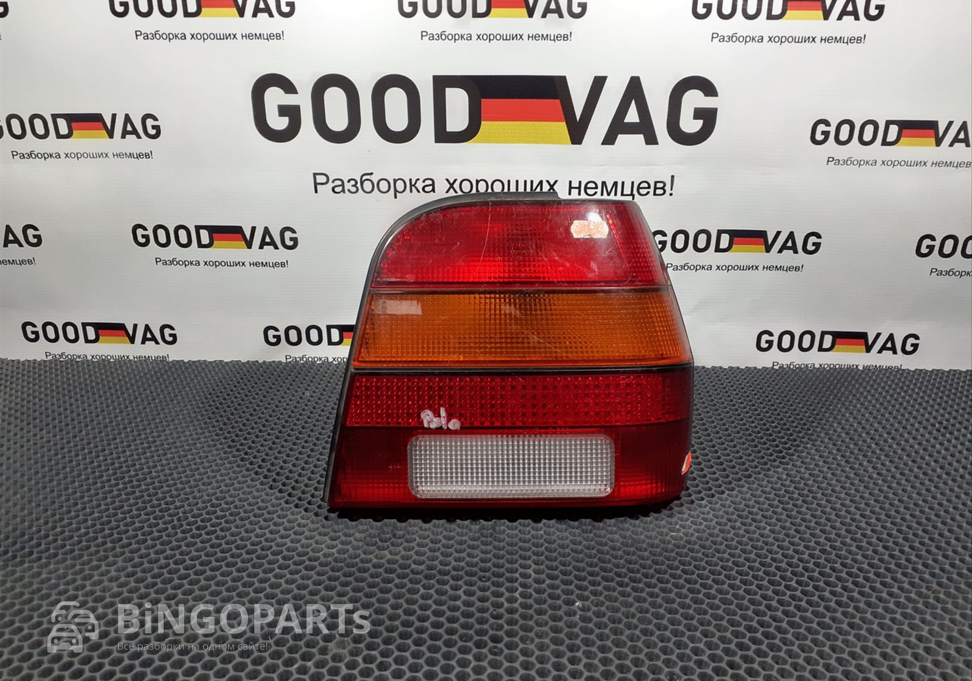 871945112C Фонарь задний правый для Volkswagen Polo II (с 1981 по 1994)