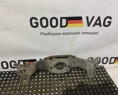 8E0399263S Кронштейн КПП для Audi