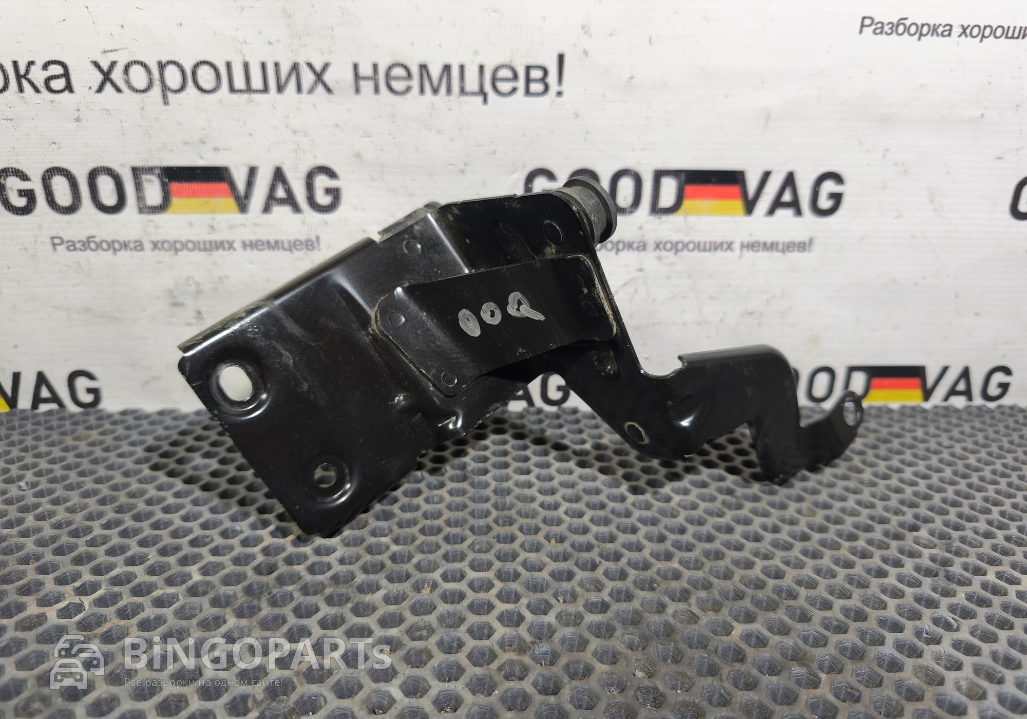 5Q1614235E Кронштейн блока ABS (насоса) для Skoda Octavia III (с 2012)