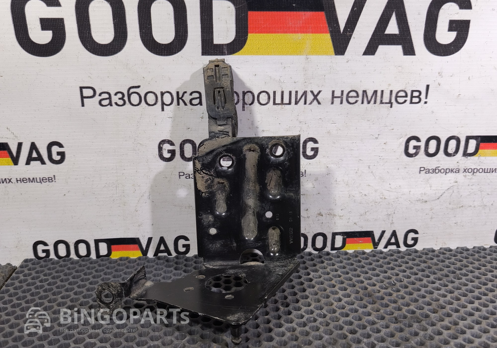 6R1614235F Кронштейн блока ABS (насоса) для Volkswagen Polo V (с 2009 по 2020)