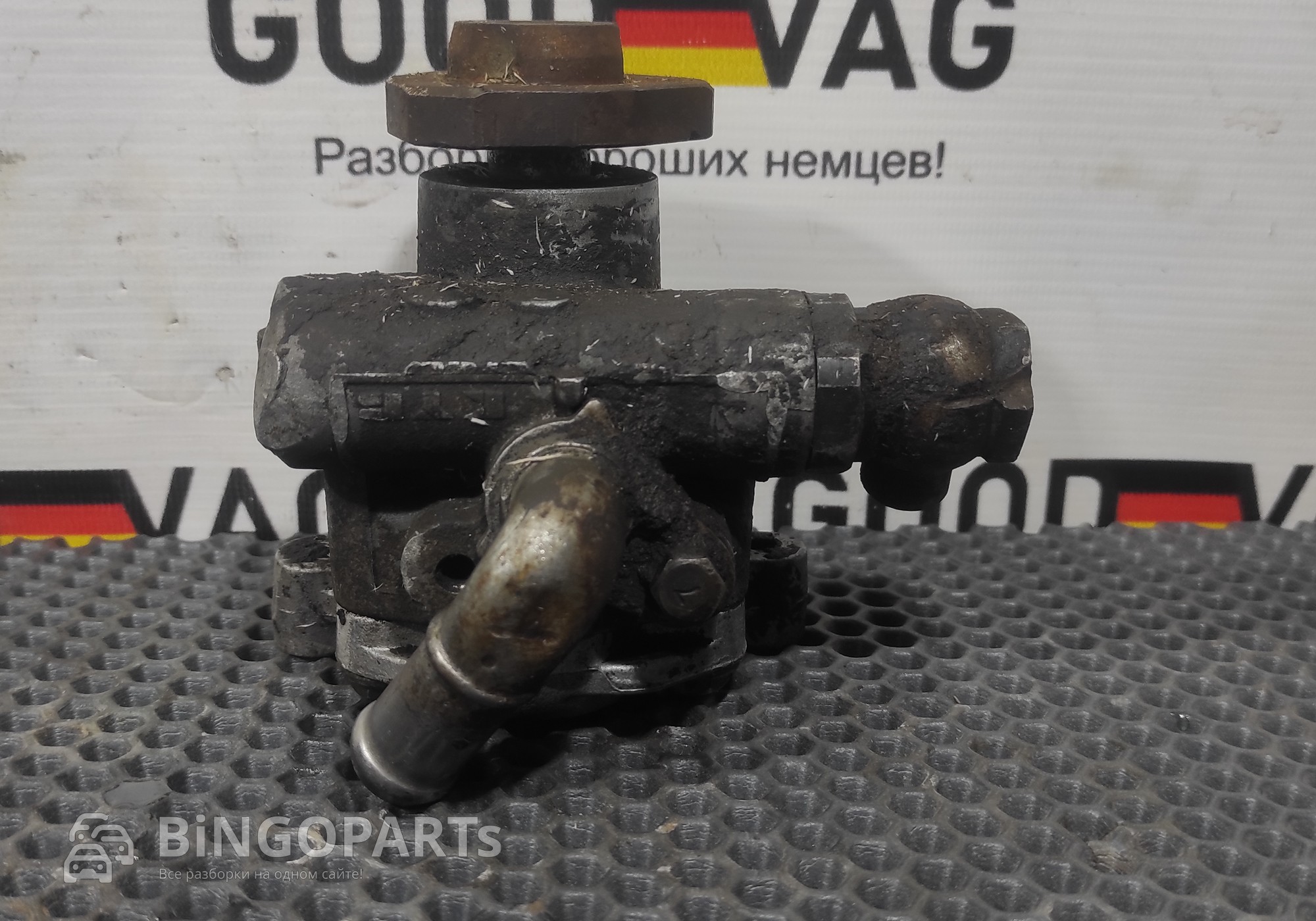 1J0422154A Насос гидроусилителя для Volkswagen Golf II (с 1983 по 1992)