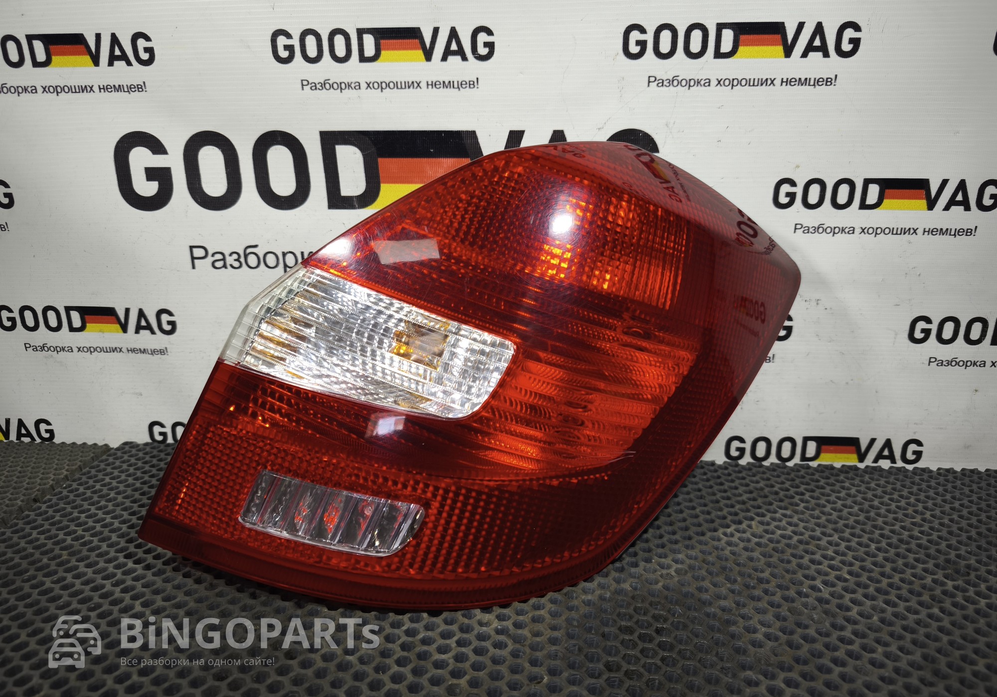 5J6945096 Фонарь задний правый оригинал для Skoda Fabia II (с 2006 по 2014)