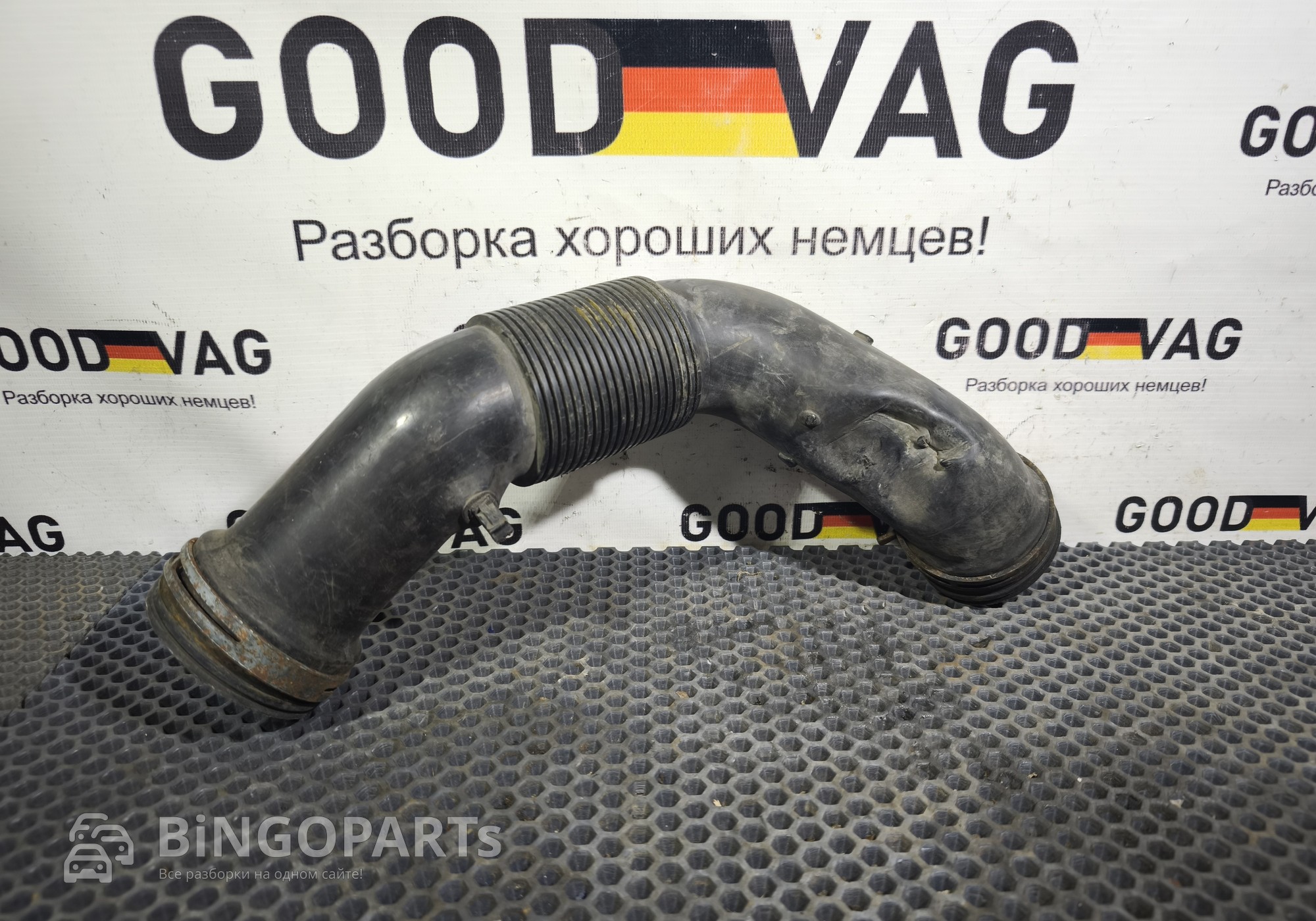 1K0129684J Патрубок воздушного фильтра для Volkswagen Caddy III (с 2004 по 2015)