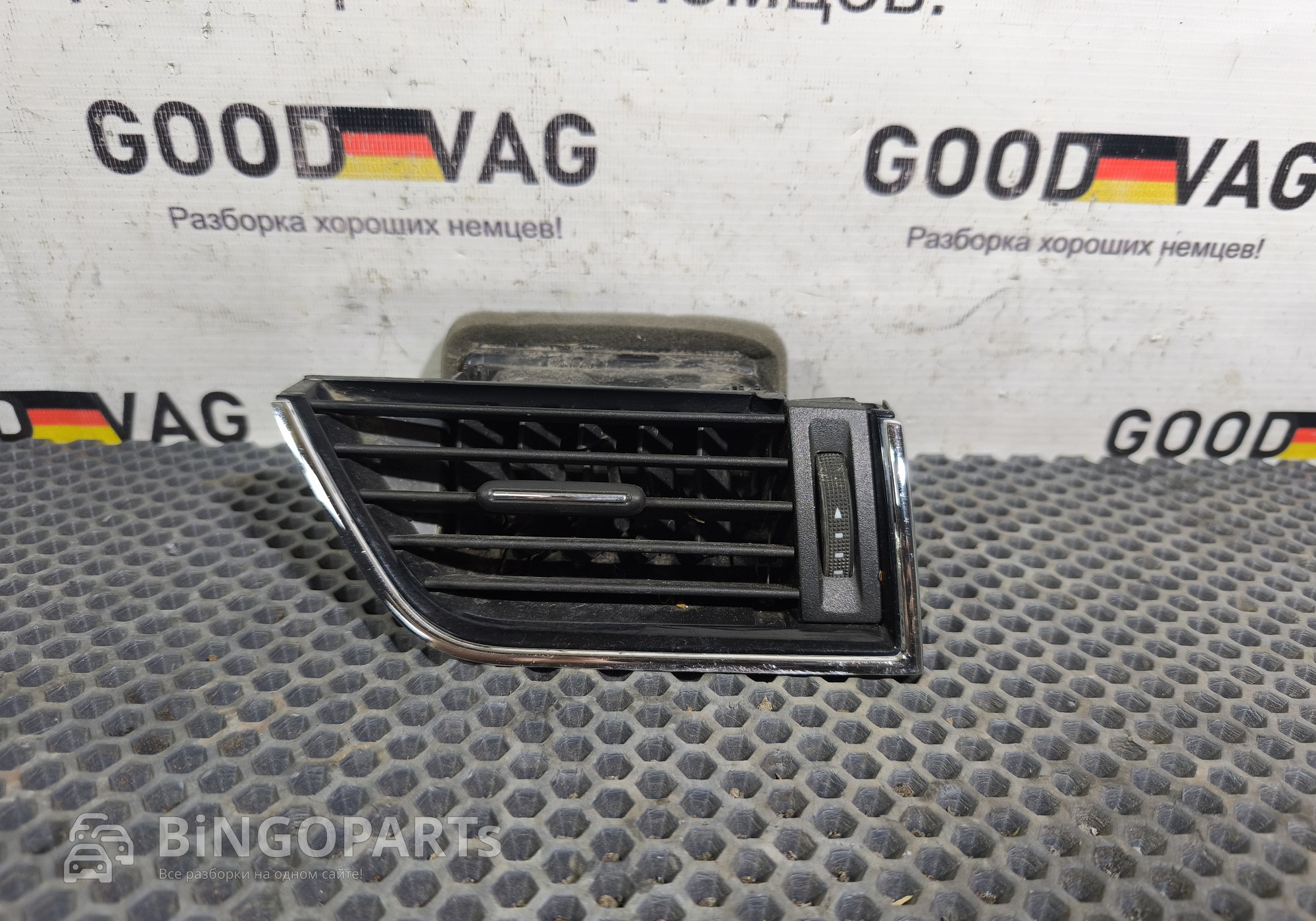 5E0819702C Дефлектор воздушный правый для Skoda Octavia III (с 2012)