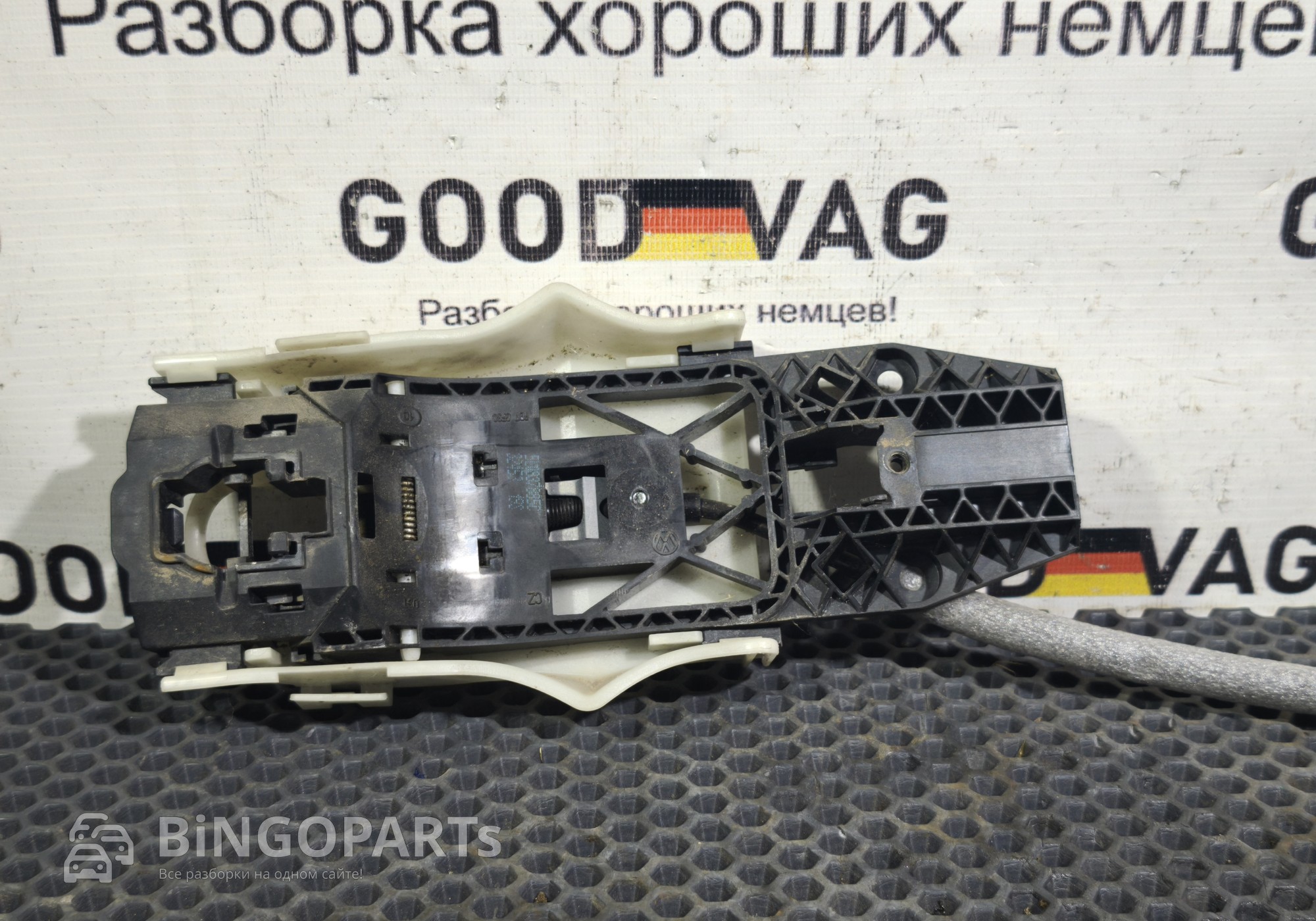 5L0837885C Кронштейн ручки двери передний правый для Skoda Octavia III (с 2012)