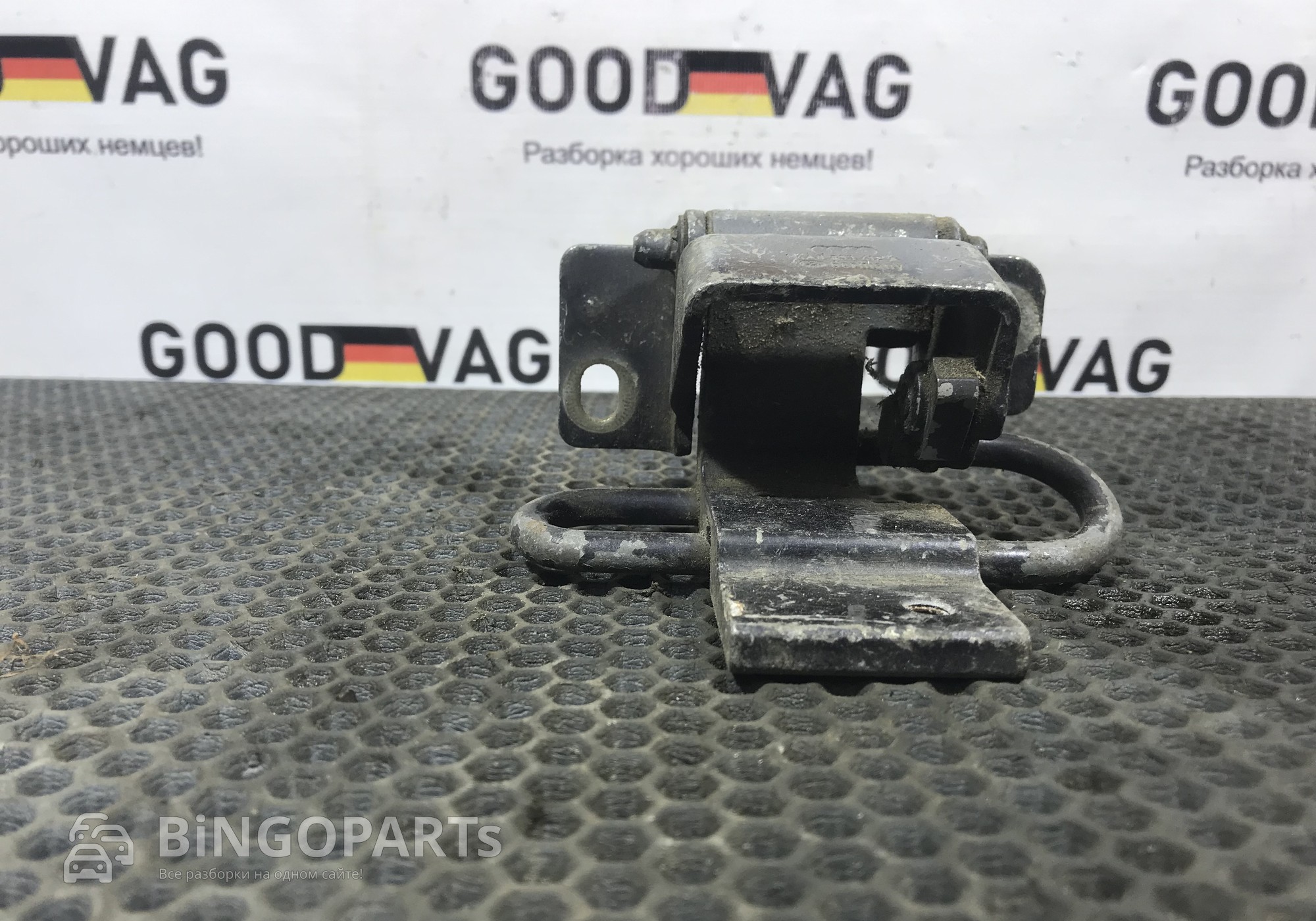 4A0833412A Петля двери задняя правая нижняя для Audi A4 B5 (с 1994 по 2001)