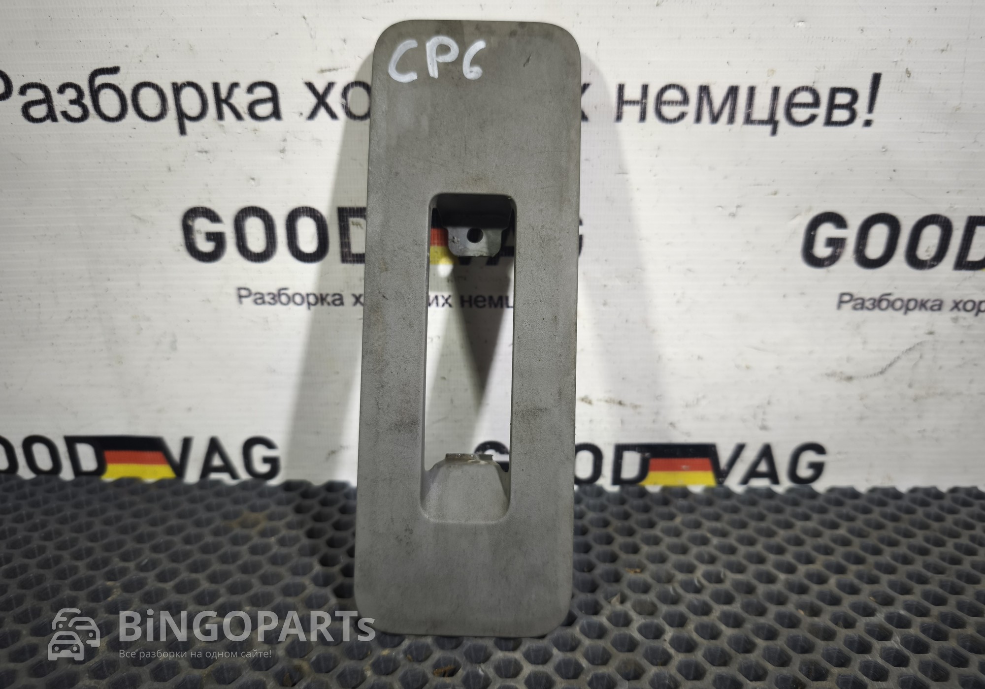 2K0883087B Крышка кронштейна сиденья для Volkswagen Caddy III (с 2004 по 2015)