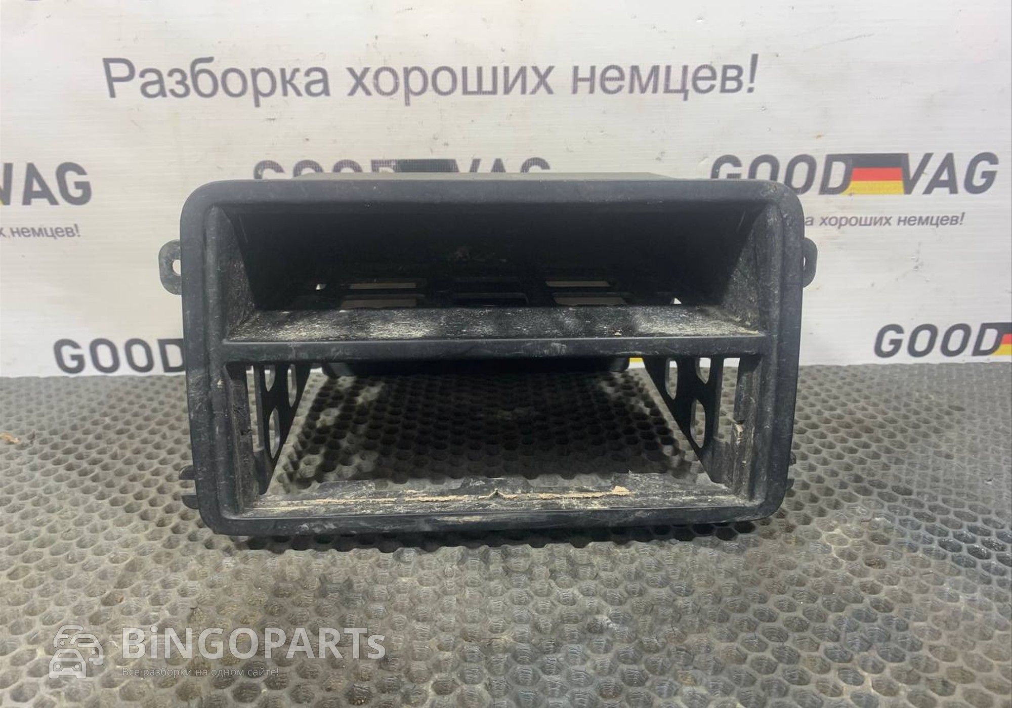 1T0857058 рамка магнитолы для Skoda Fabia