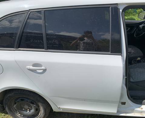 Дверь задняя правая универсал белая для Skoda Fabia II (с 2006 по 2014)