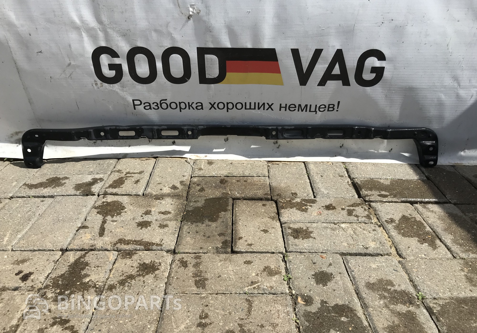 1J6807861B Кронштейн заднего бампера для Volkswagen Bora V (с 1998 по 2005)