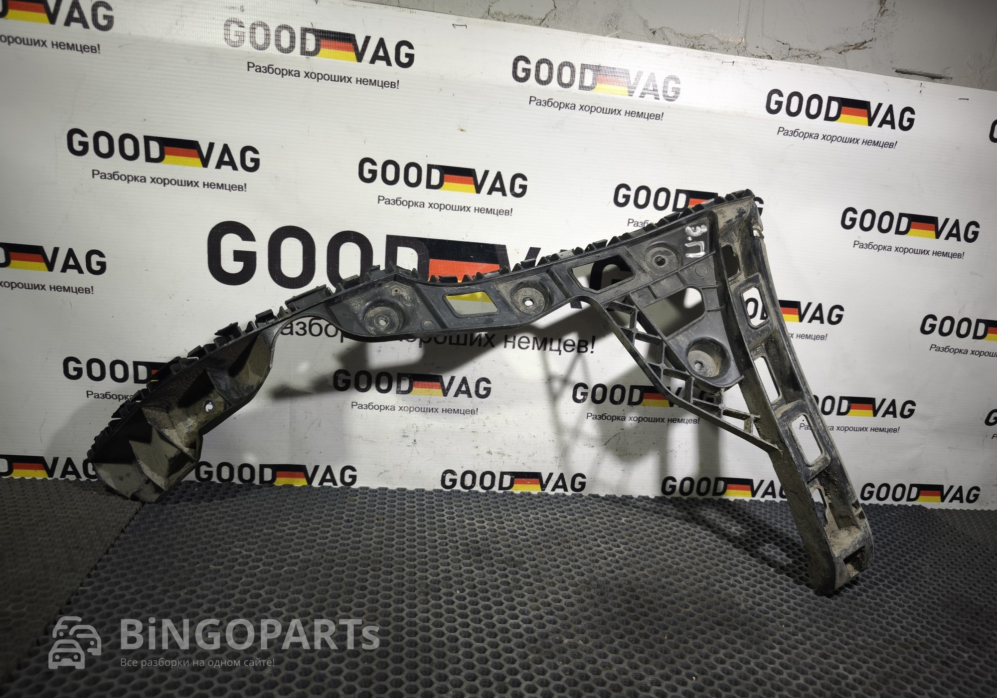 6RU807394 Кронштейн заднего бампера правая для Volkswagen Polo V (с 2009 по 2020)