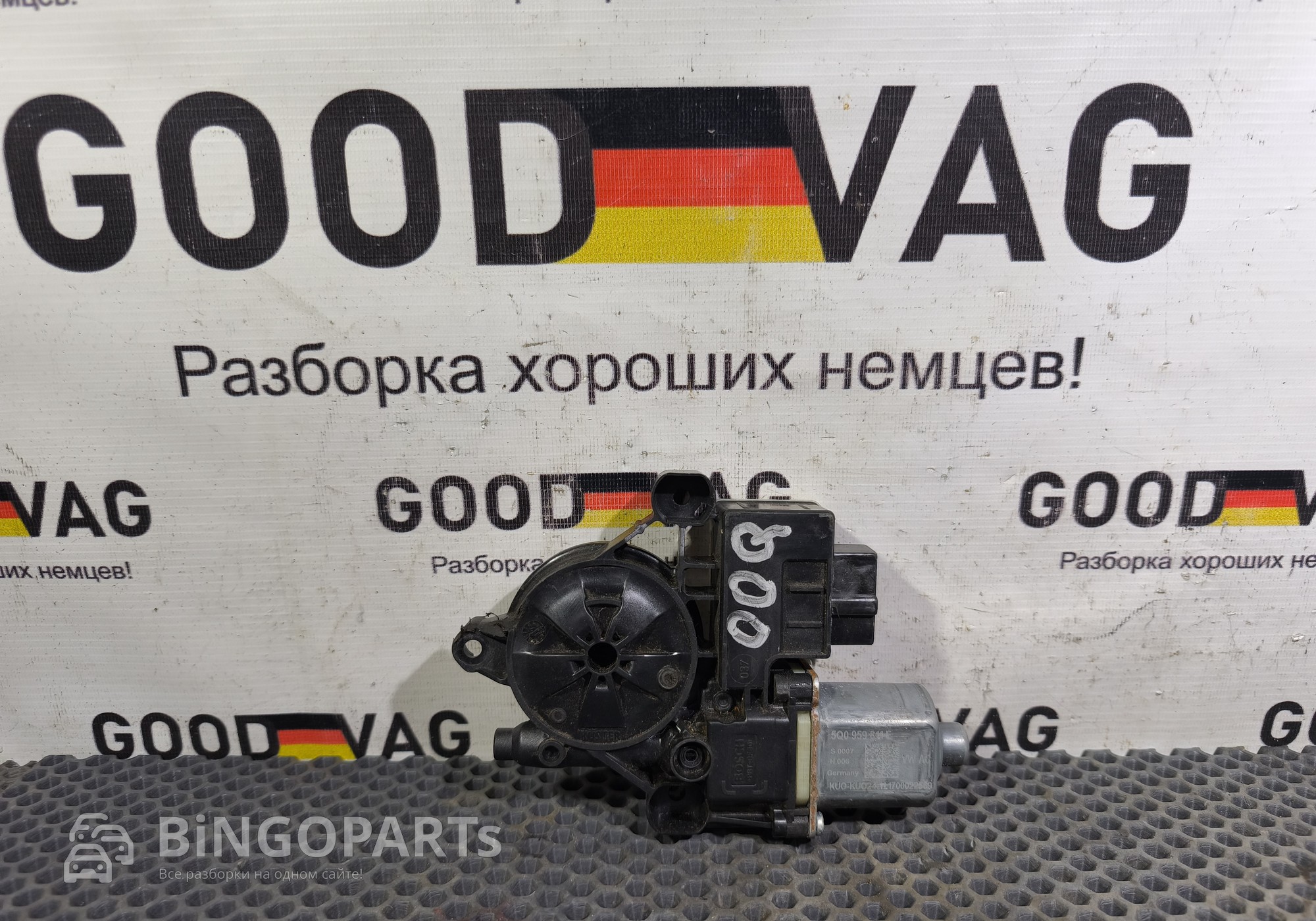 5Q0959811E Моторчик стеклоподъемника задний левый для Skoda Octavia III (с 2012)