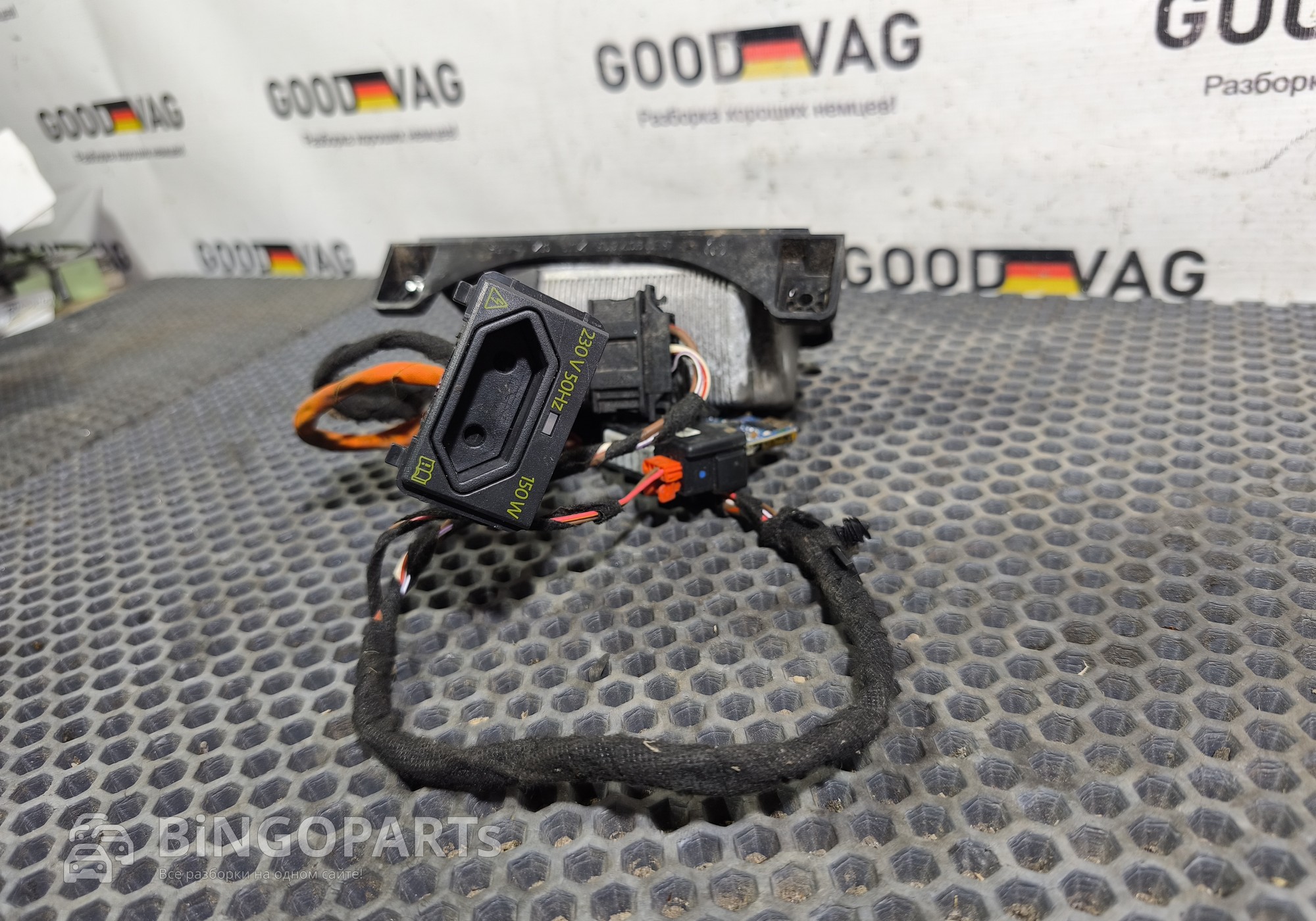 5Q0907155B Инвертор, розетка 220В VAG для Skoda Octavia III (с 2012)