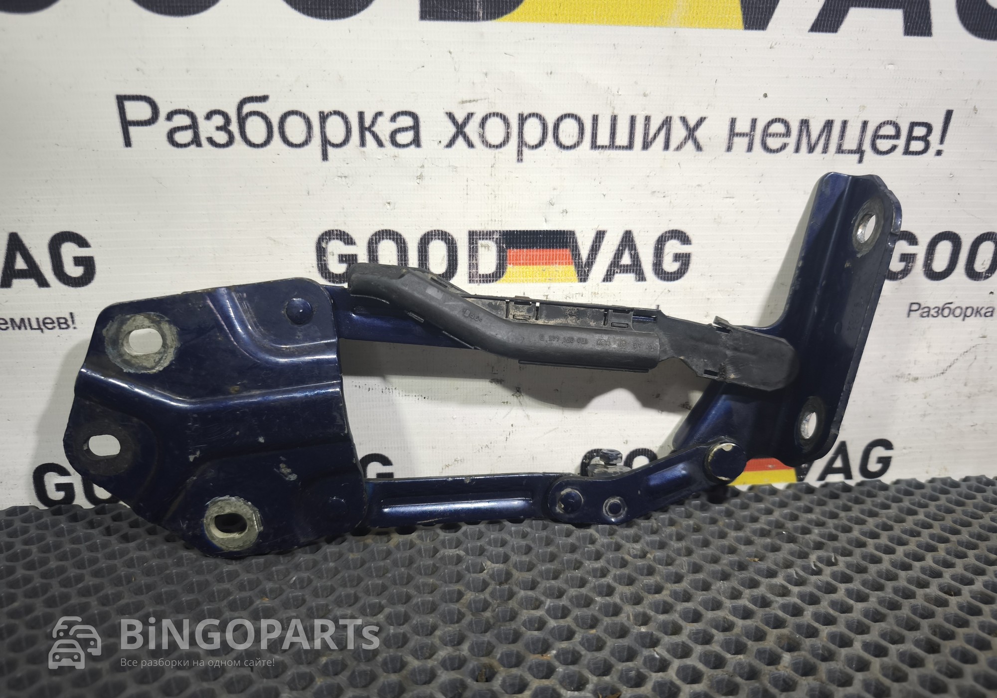 1T0823302E Петля капота правая