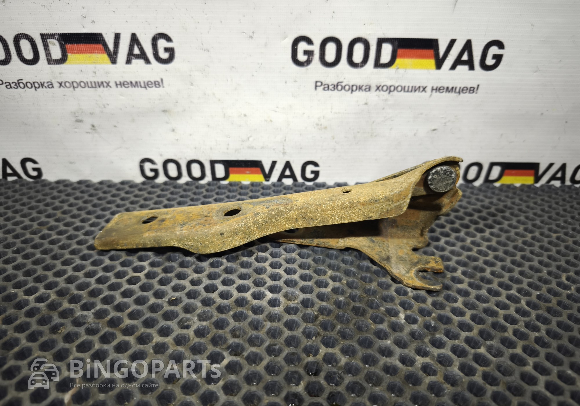 6R0823302A Петля капота правая для Volkswagen Polo V (с 2009 по 2020)