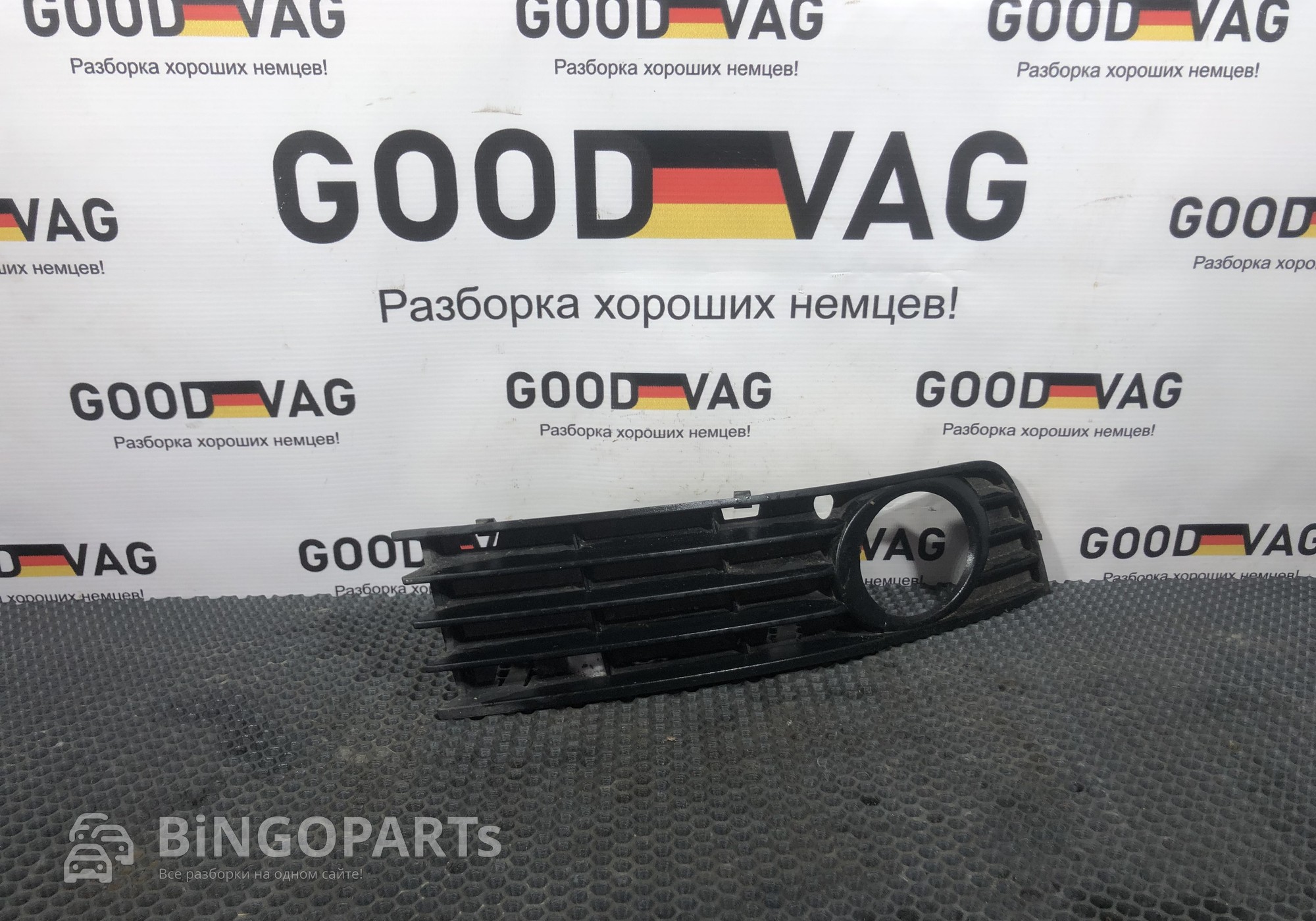 8E0807682A Решетка в бампер для Audi A4 B6 (с 2000 по 2004)