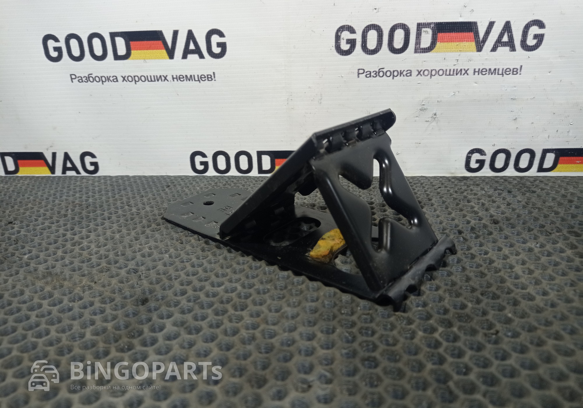 7L0860321A Упор противооткатной для Volkswagen Touareg