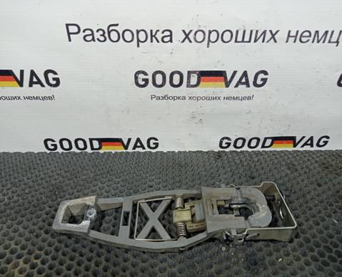 1T0837886B Кронштейн ручки наружной (правый) для Volkswagen Caddy