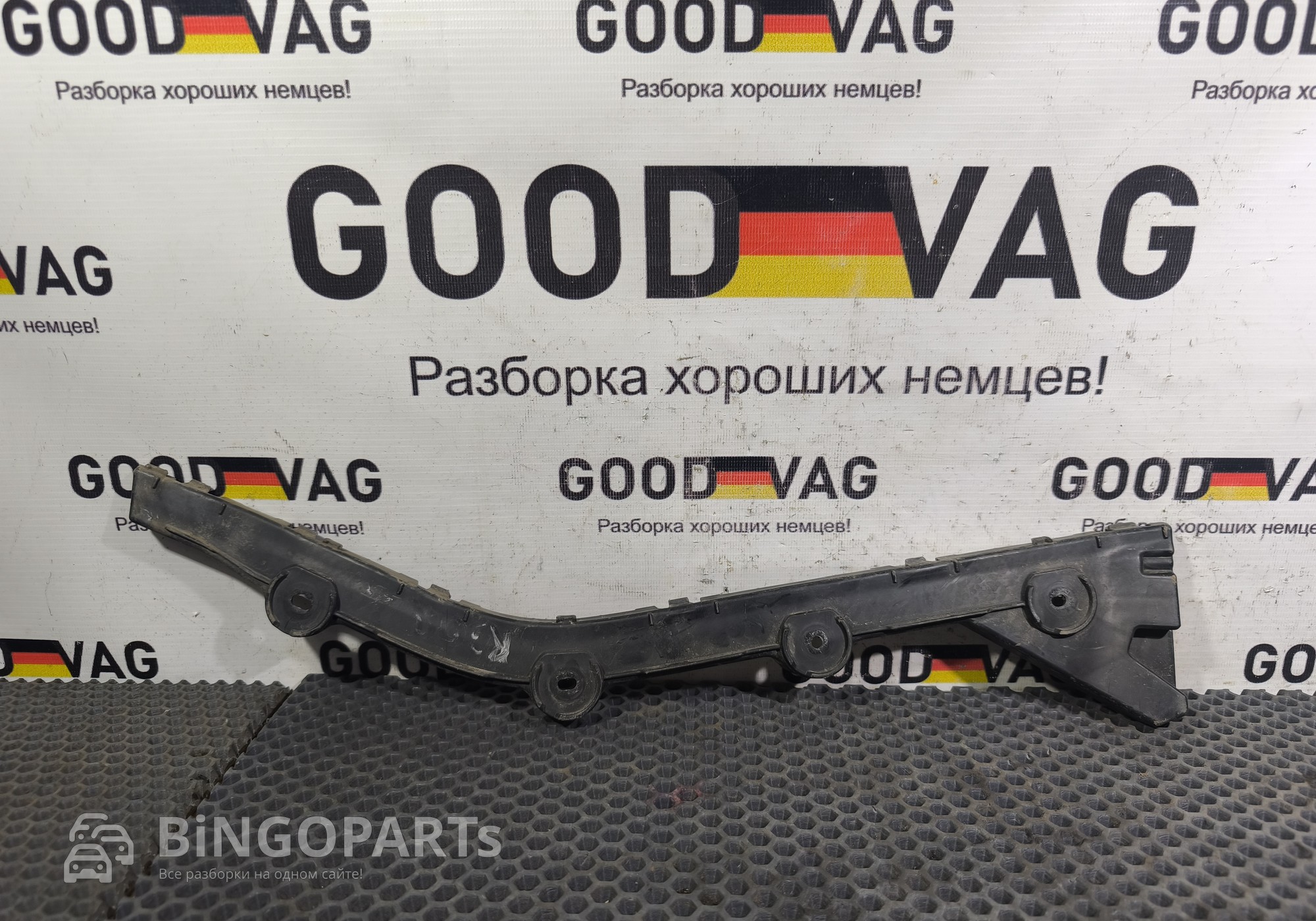 6OU807394 Кронштейн заднего бампера правый для Skoda Rapid I (с 2012 по 2020)