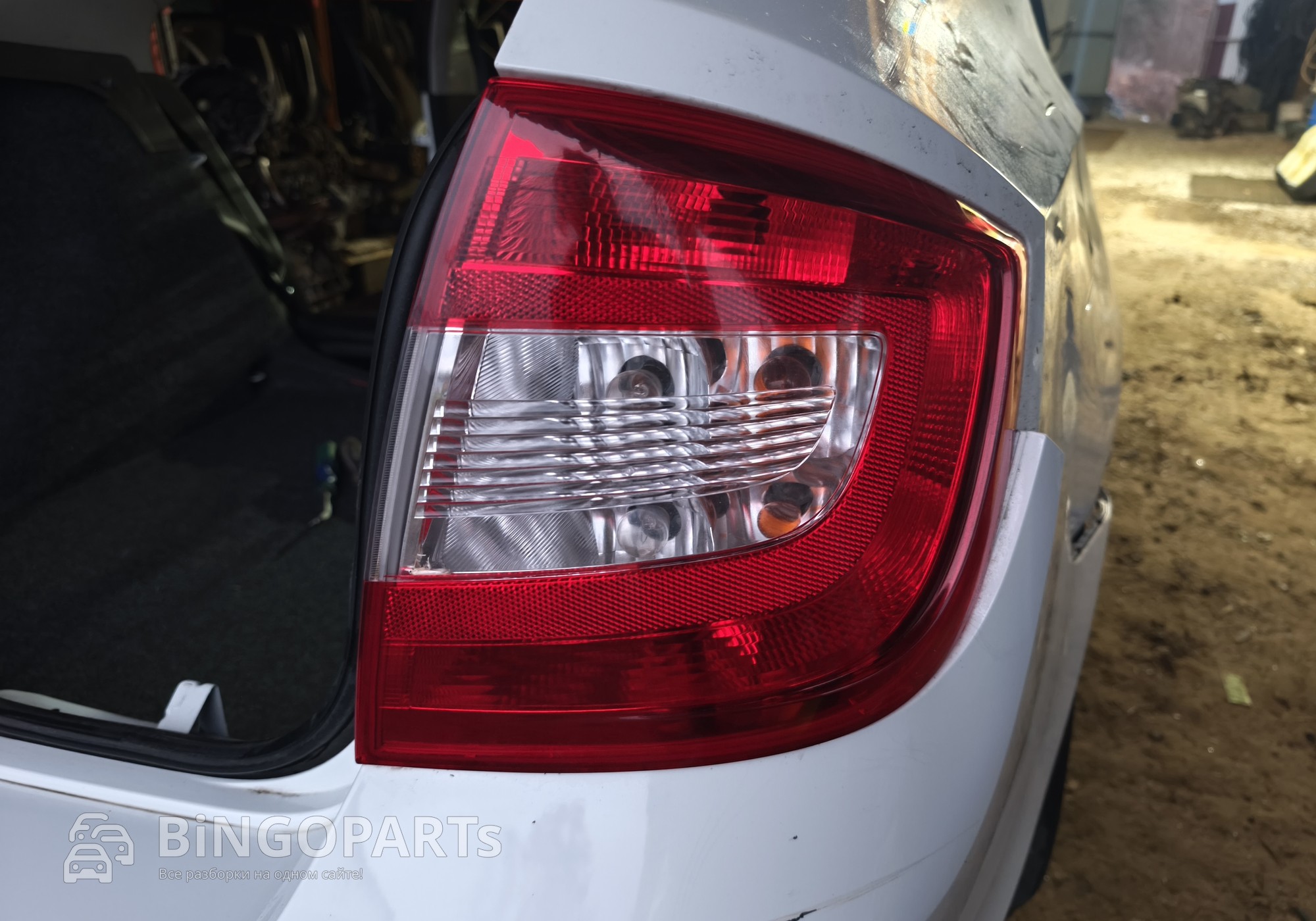 5JH945112 Фонарь задний правый для Skoda Rapid I (с 2012 по 2020)