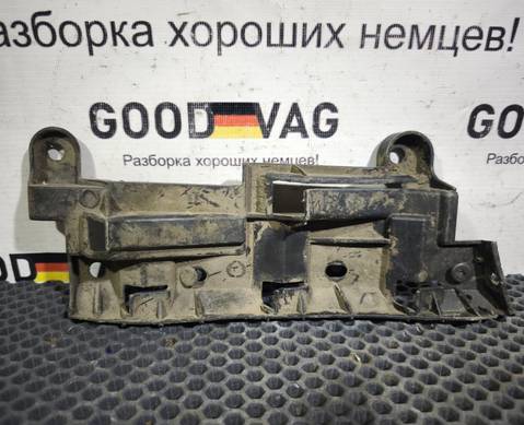 2K0807393 Кронштейн заднего бампера левый для Volkswagen Caddy III (с 2004 по 2015)