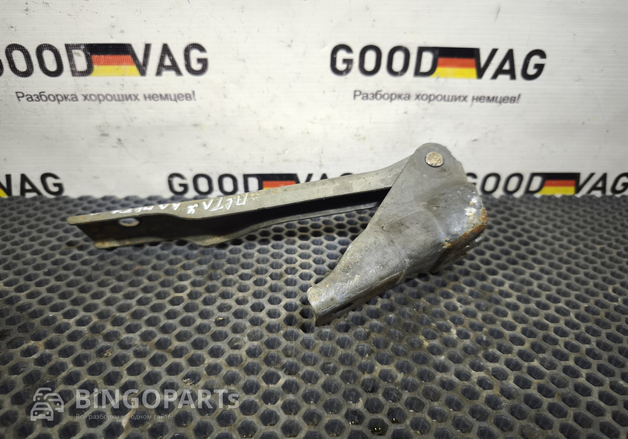 6R0823301A Петля капота левая для Volkswagen Polo V (с 2009 по 2020)