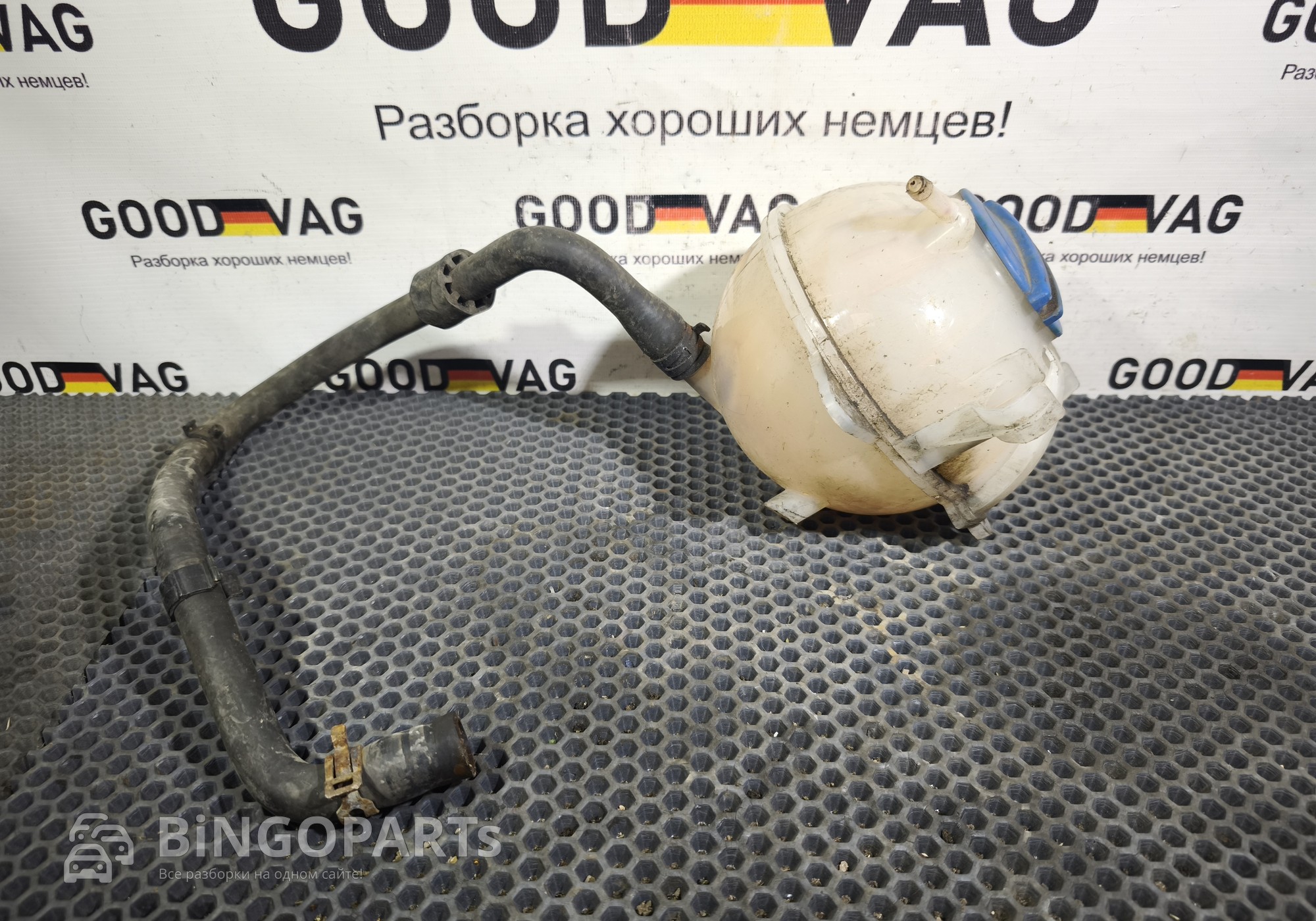 1K0121407A Бачок расширительный для Volkswagen Vento