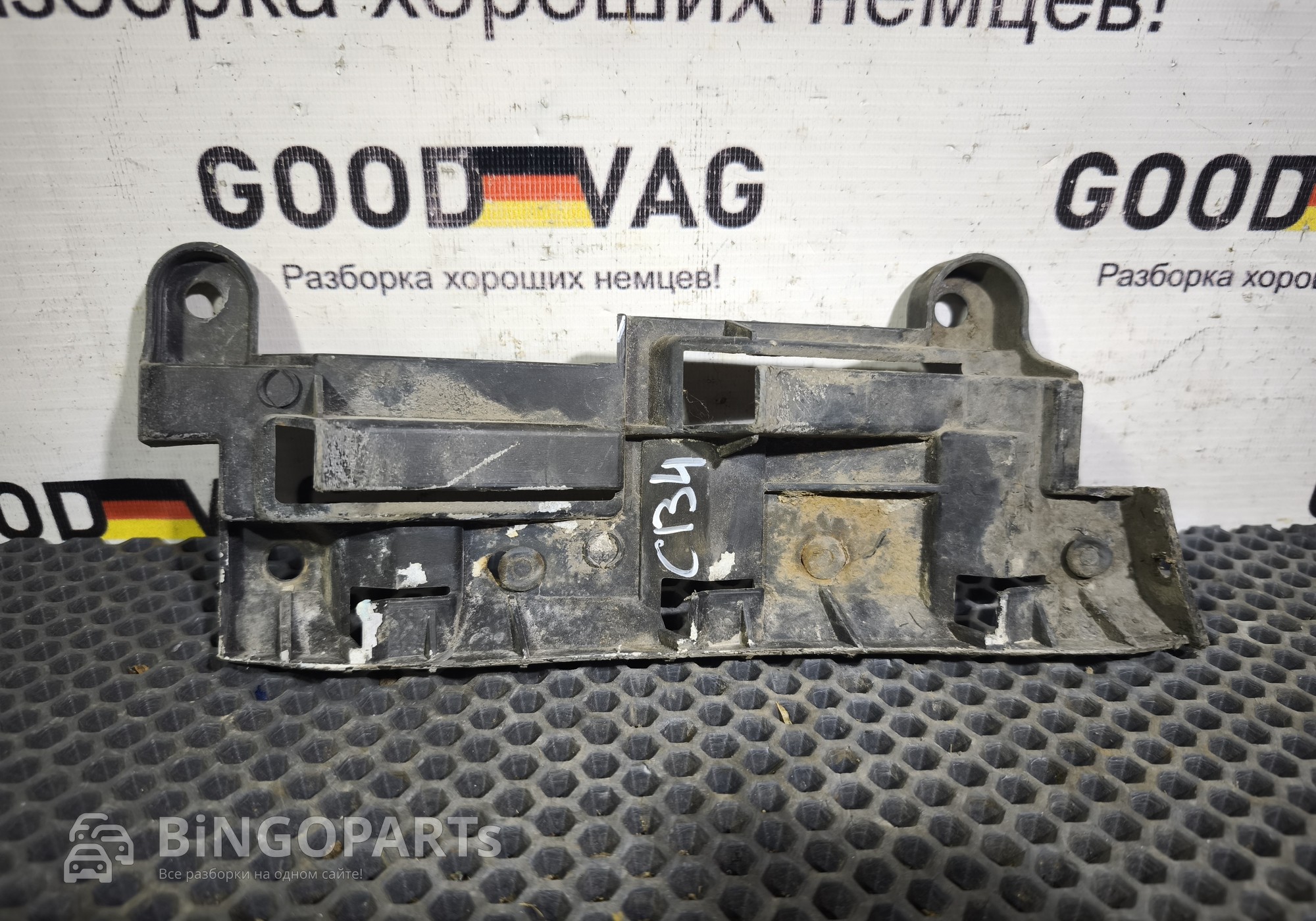 2K0807393 Кронштейн заднего бампера левый для Volkswagen Caddy III (с 2004 по 2015)