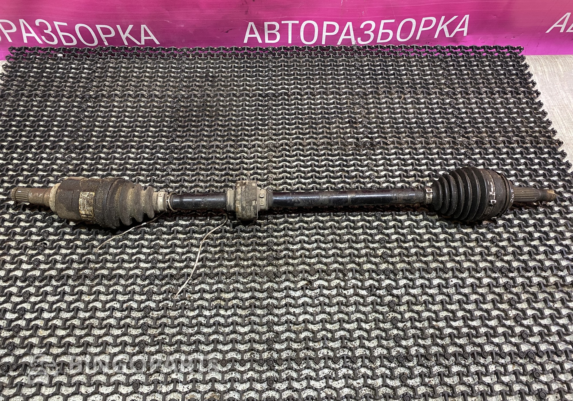 Привод правый Матрикс Е130 для Toyota Matrix E130 (с 2002 по 2008)