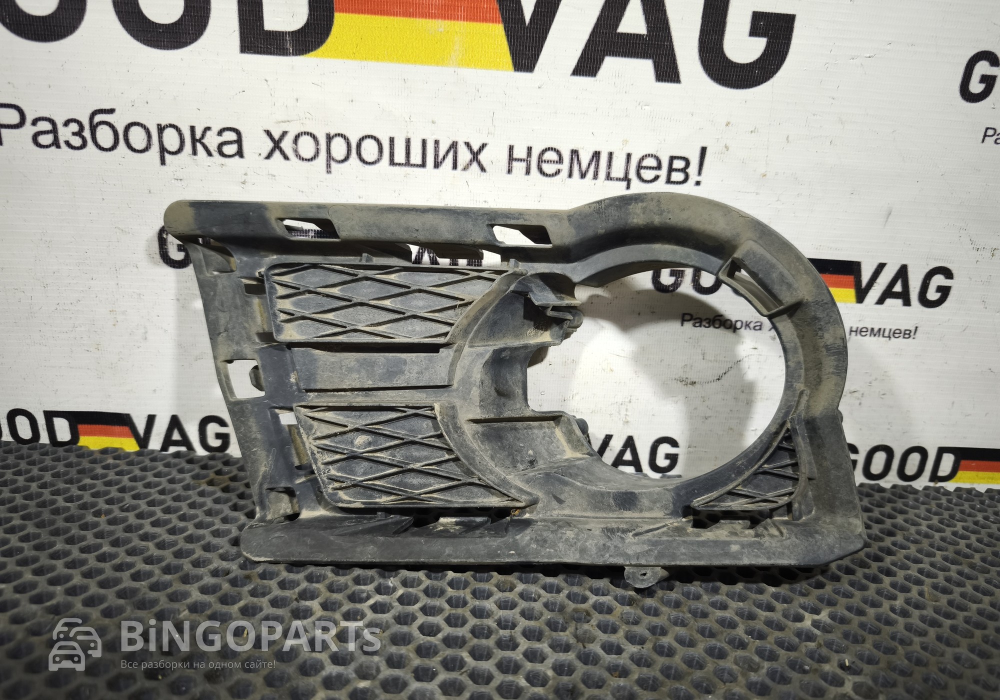 5N0853666A Рамка ПТФ передняя правая для Volkswagen Tiguan I (с 2007 по 2017)