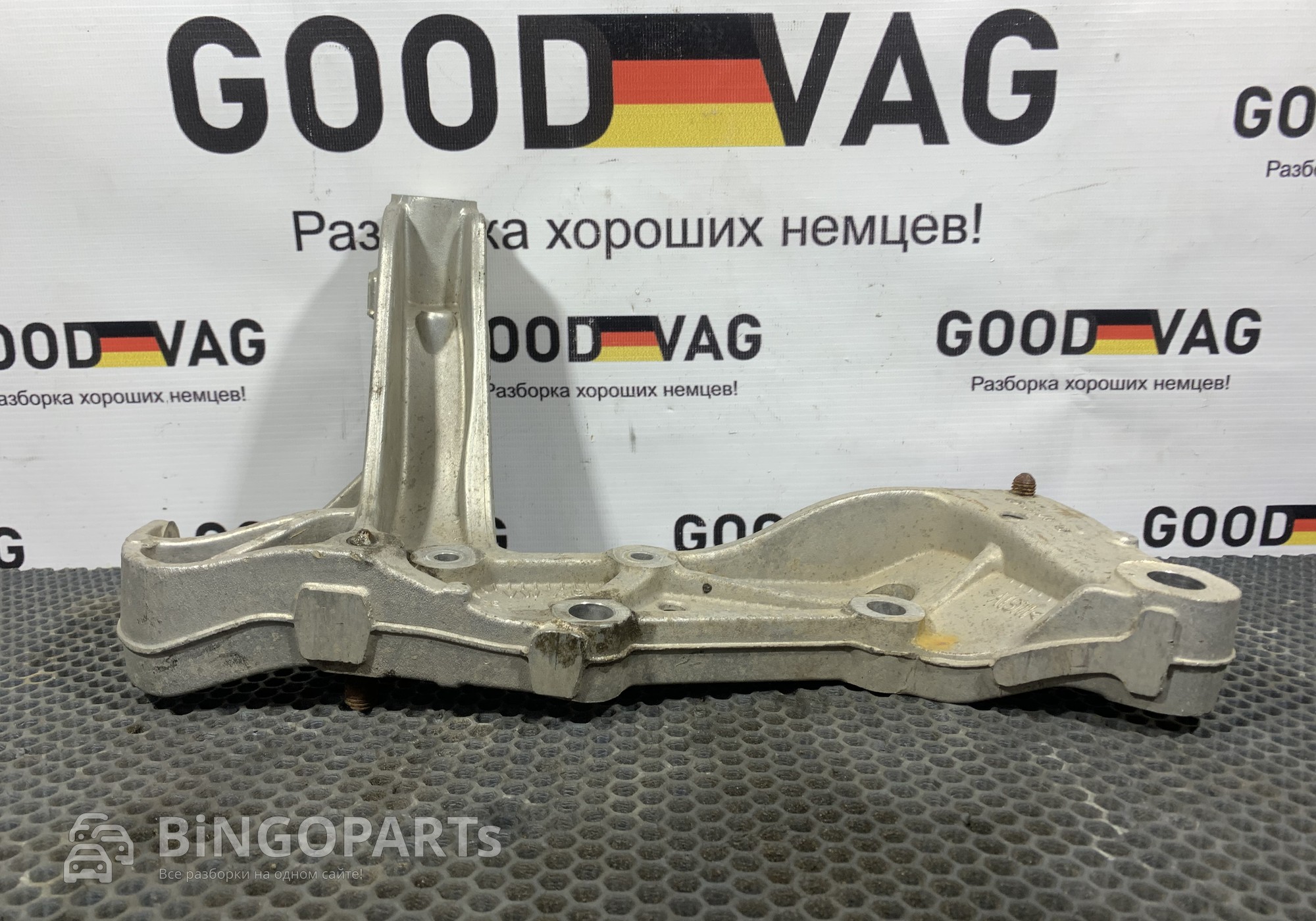 1K0199296E Кронштейн рычага подвески для Volkswagen Caddy