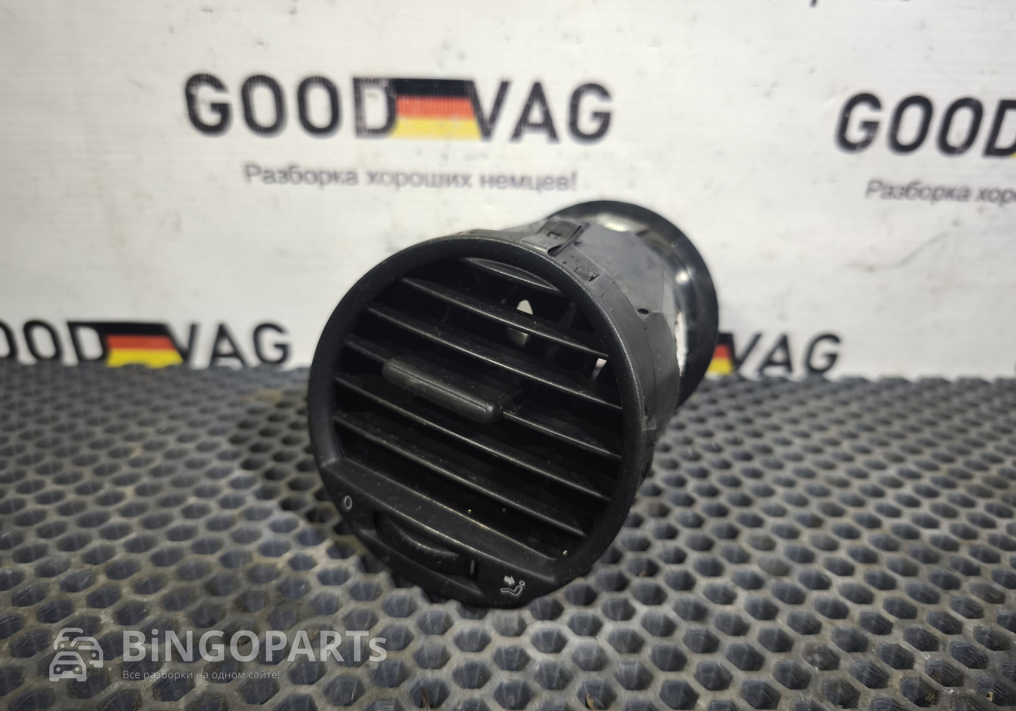 2K0819703B Дефлектор воздушный для Volkswagen Caddy III (с 2004 по 2015)