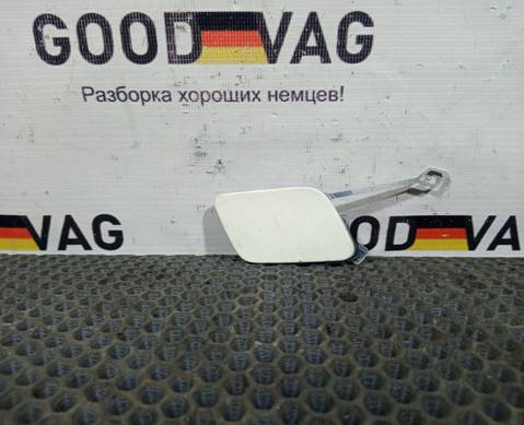 8V5807241 Заглушка буксировочного крюка переднего бампера белая для Audi A3 8V (с 2012 по 2020)