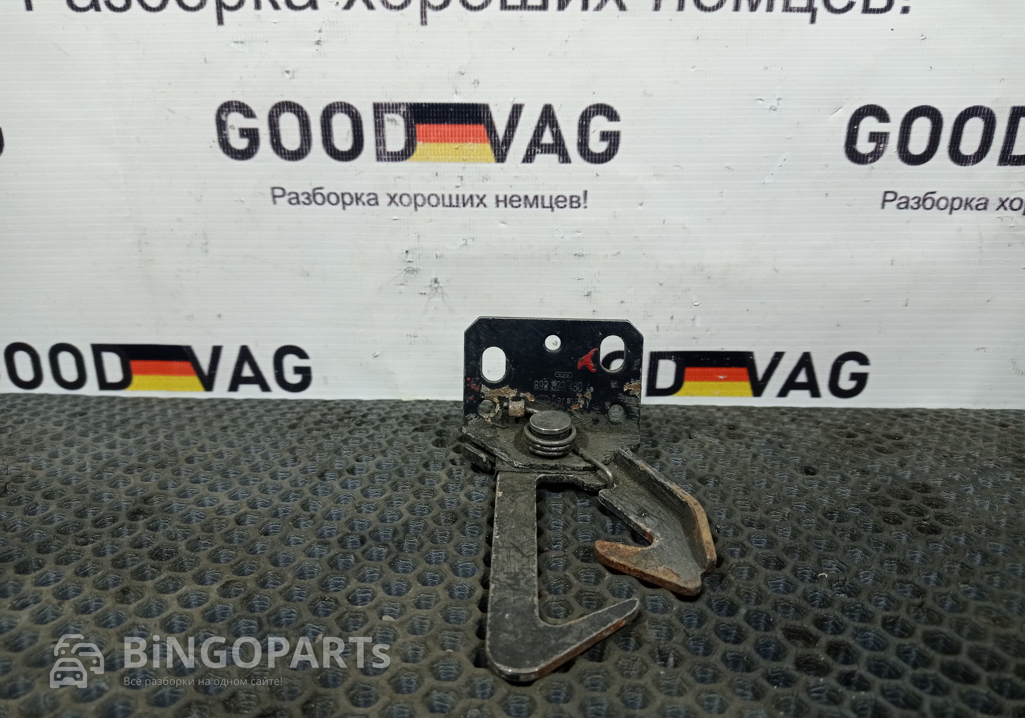 893823480A Крючок капота для Audi 80