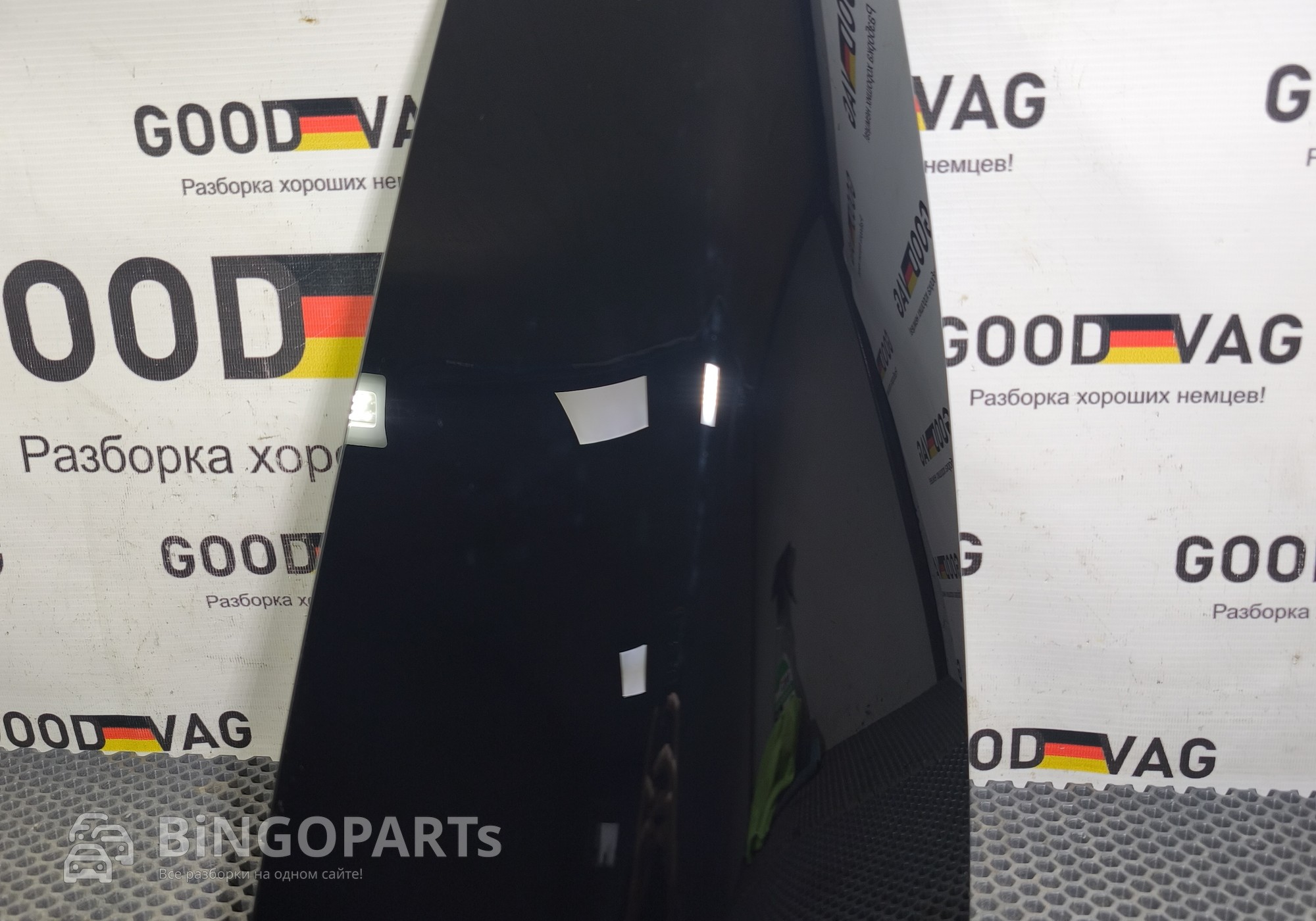 5L6853215 Накладка задней левой стойки кузова Ети для Skoda Yeti (с 2009 по 2018)